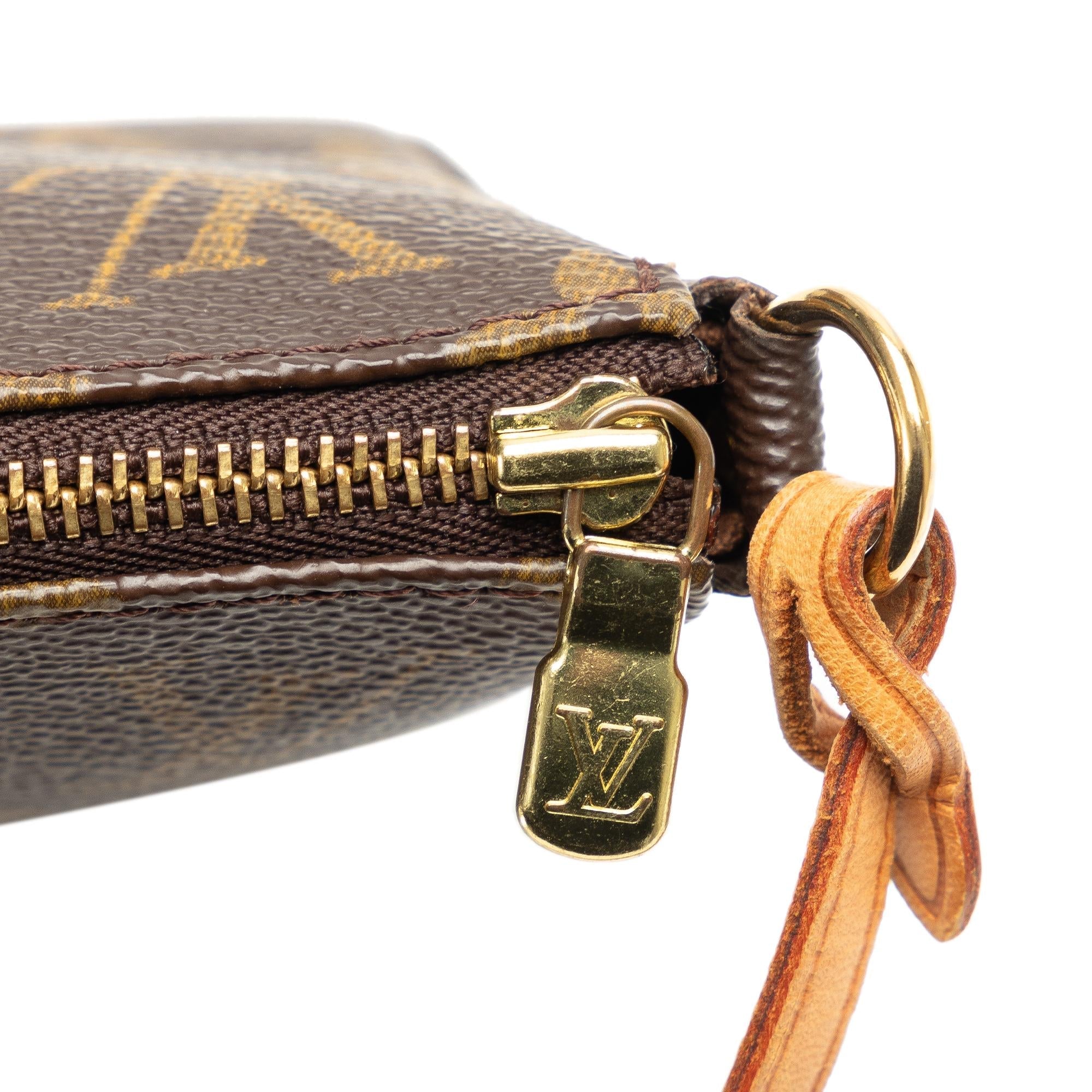 Louis Vuitton Monogram Pochette Accessoires (SHG-dTyLEq)