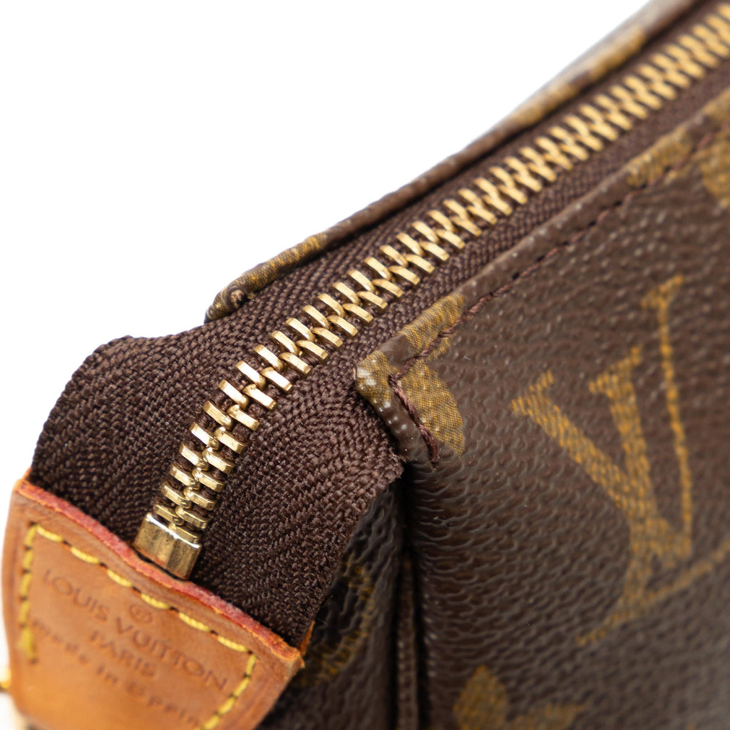 Louis Vuitton Monogram Pochette Accessoires (SHG-dTyLEq)