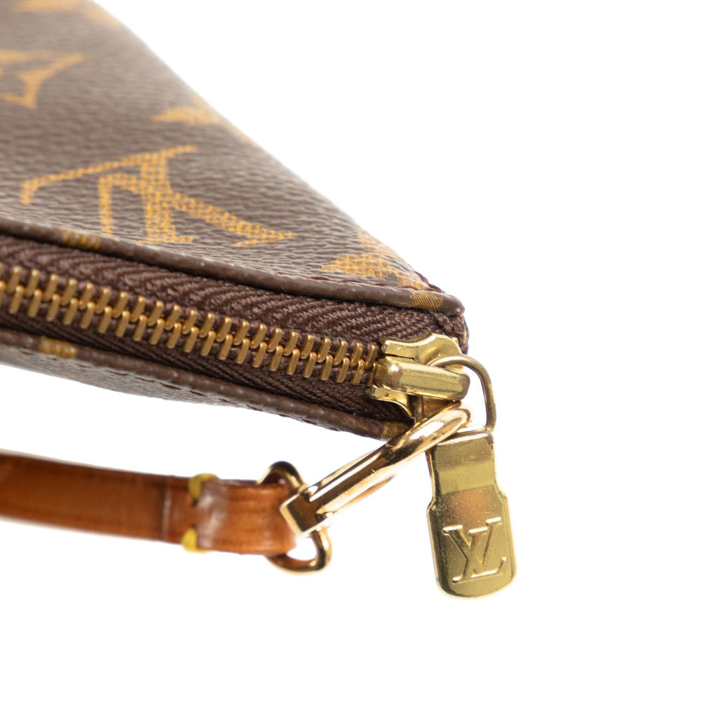 Louis Vuitton Monogram Pochette Accessoires (SHG-oRIWFE)