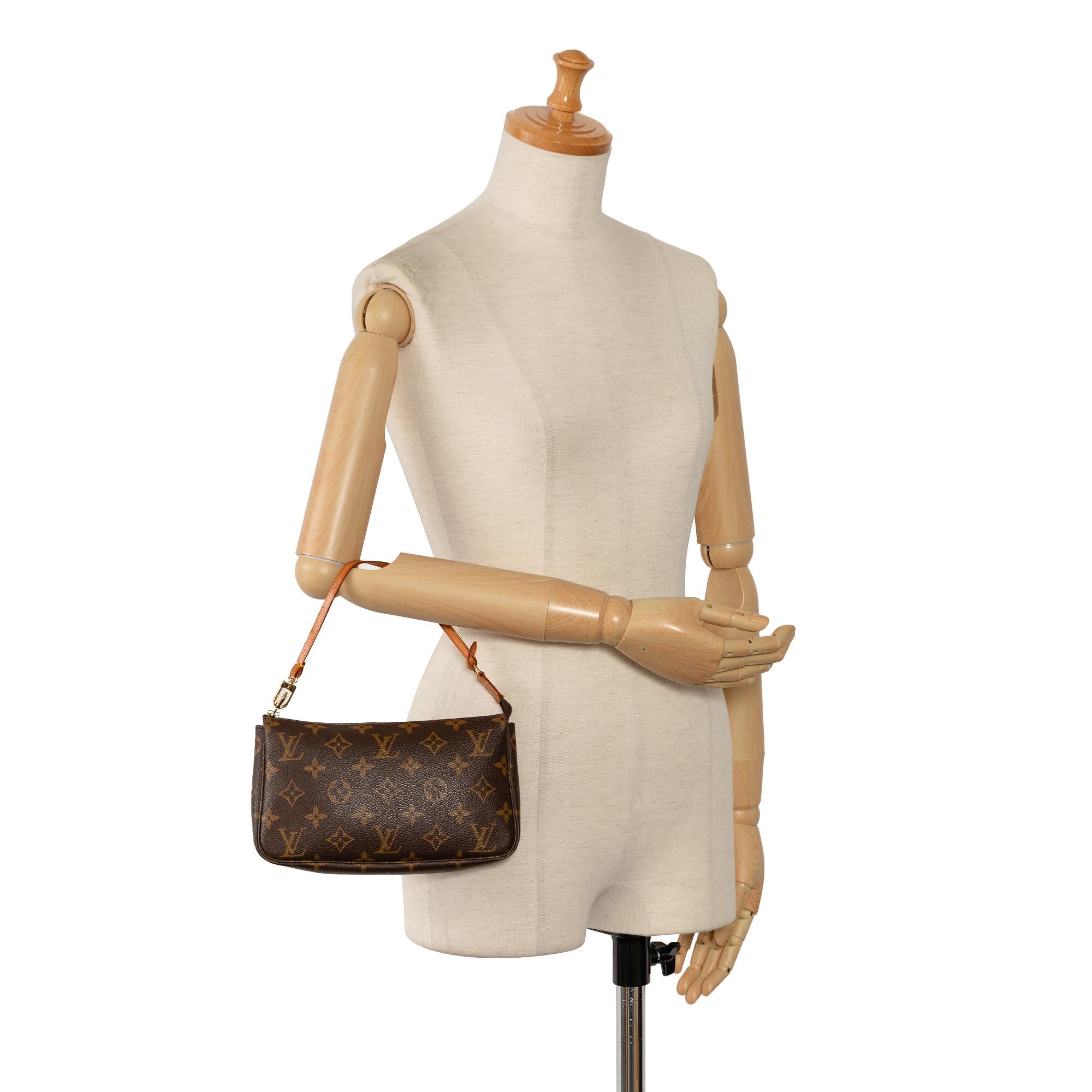 Louis Vuitton Monogram Pochette Accessoires (SHG-oRIWFE)