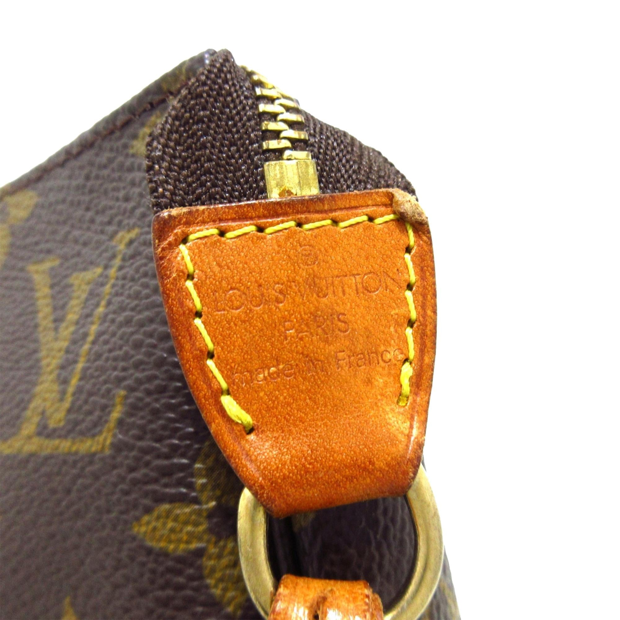 Louis Vuitton Monogram Pochette Accessoires (SHG-zsuvsS)