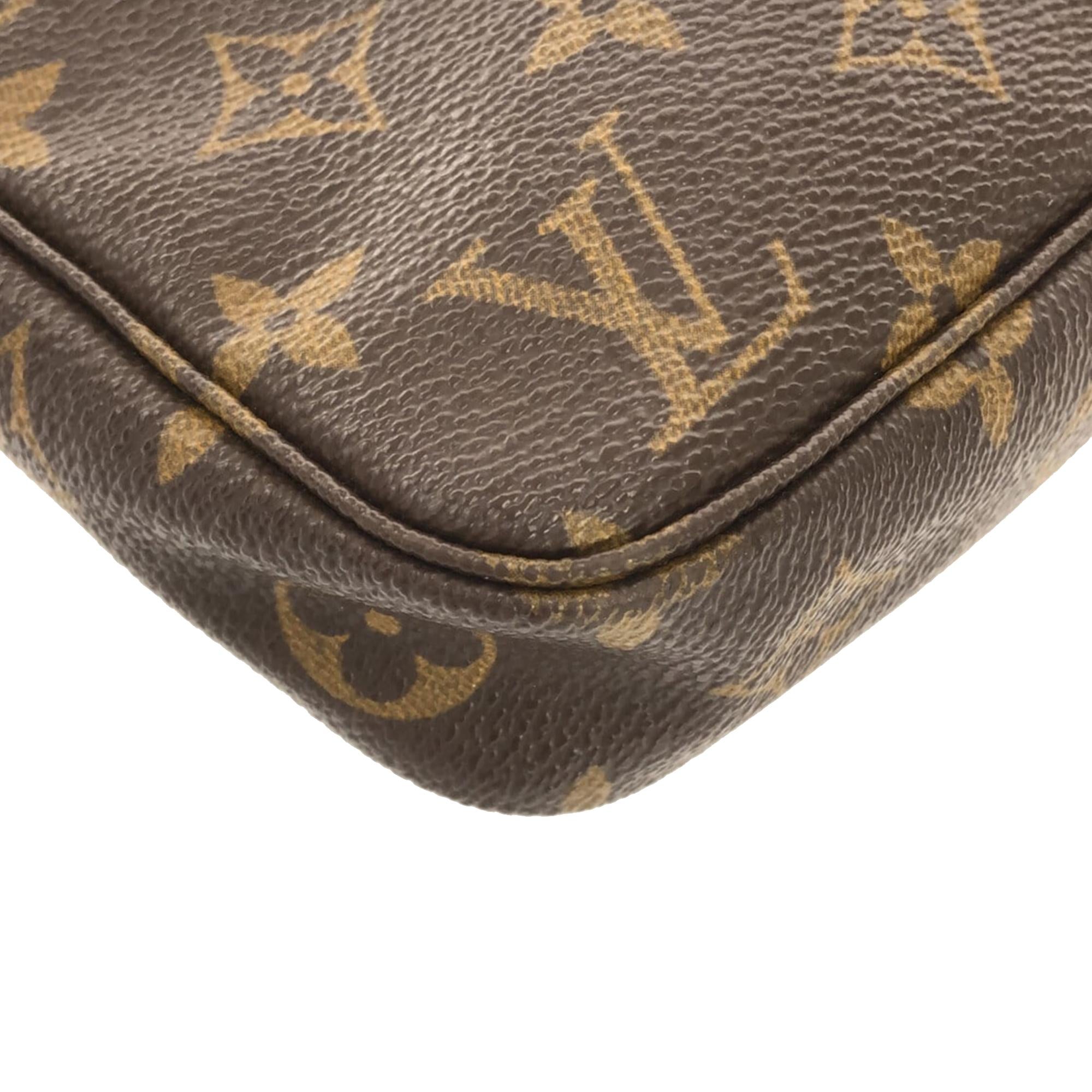 Louis Vuitton Monogram Pochette Accessoires (SHG-K4Y48y)