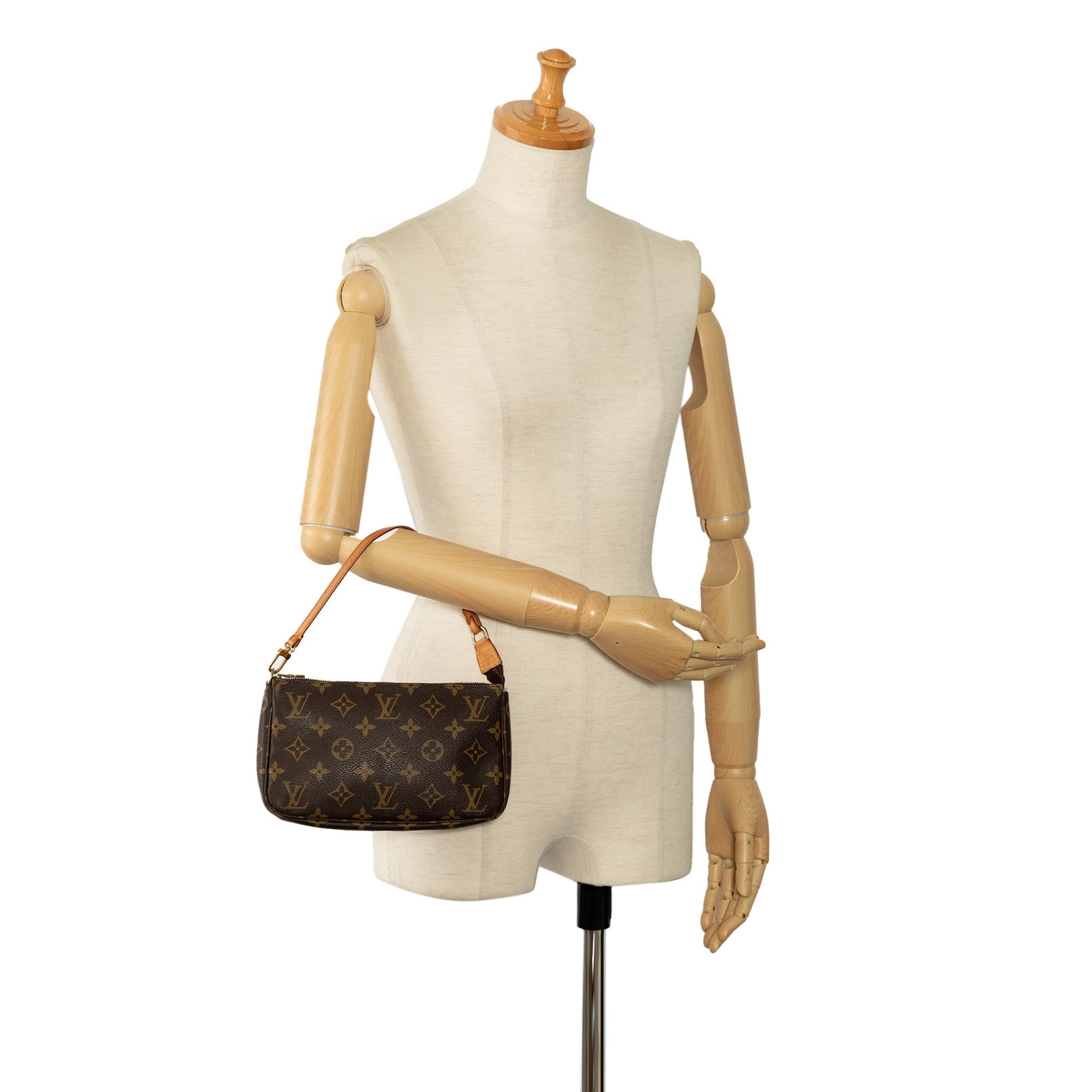Louis Vuitton Monogram Pochette Accessoires (SHG-Fh35Bk)