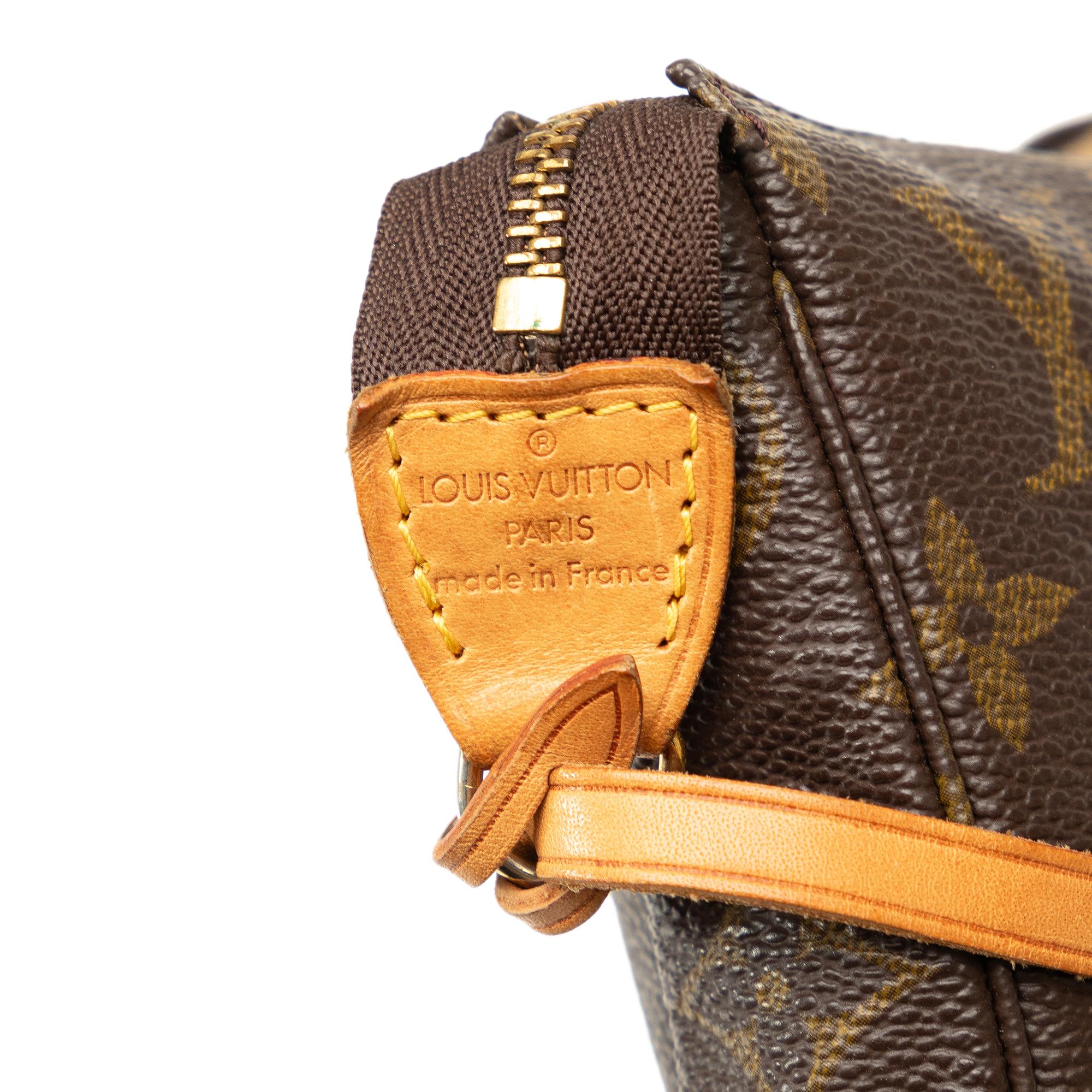 Louis Vuitton Monogram Pochette Accessoires (SHG-FsBVFX)