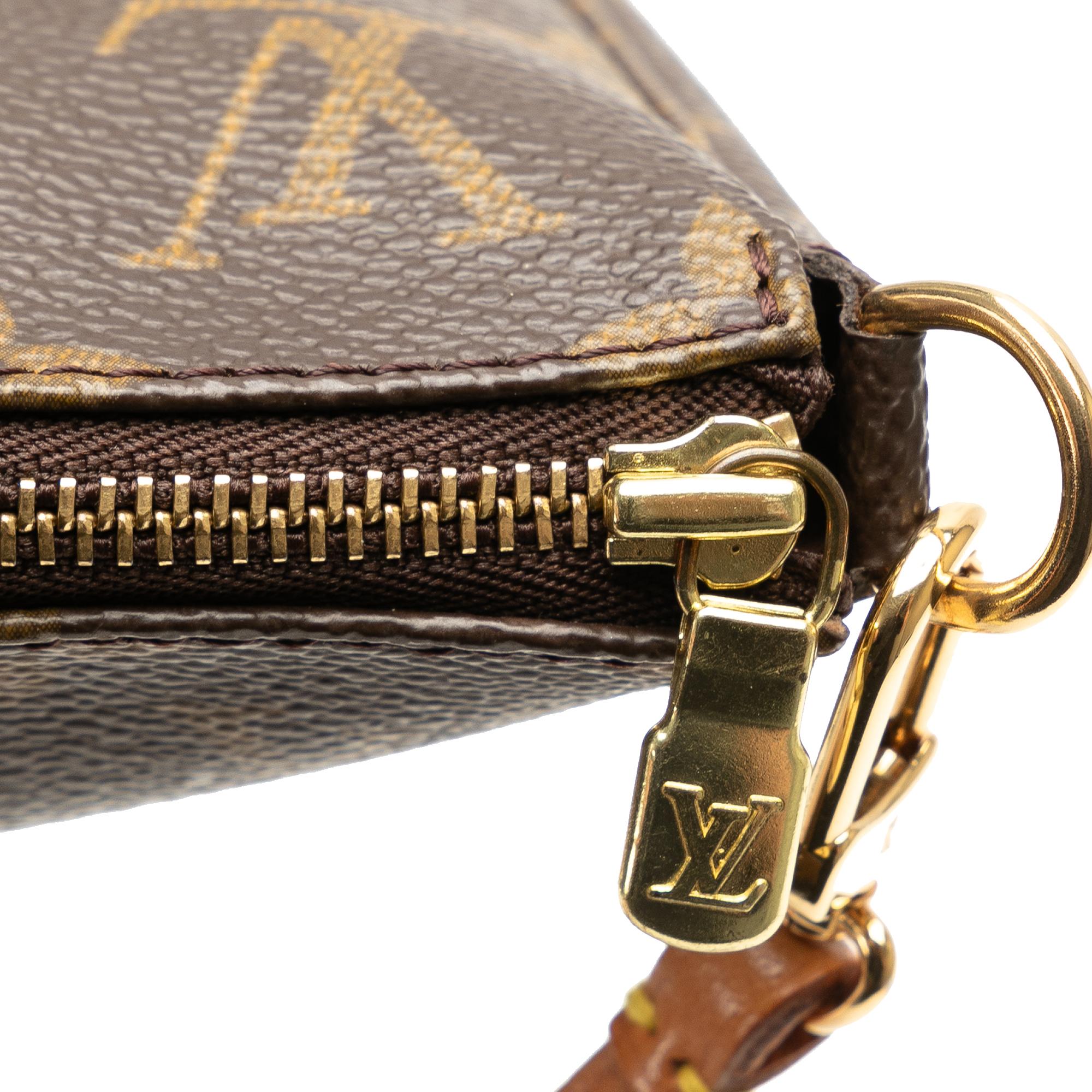 Louis Vuitton Monogram Pochette Accessoires (SHG-e5AN0S)