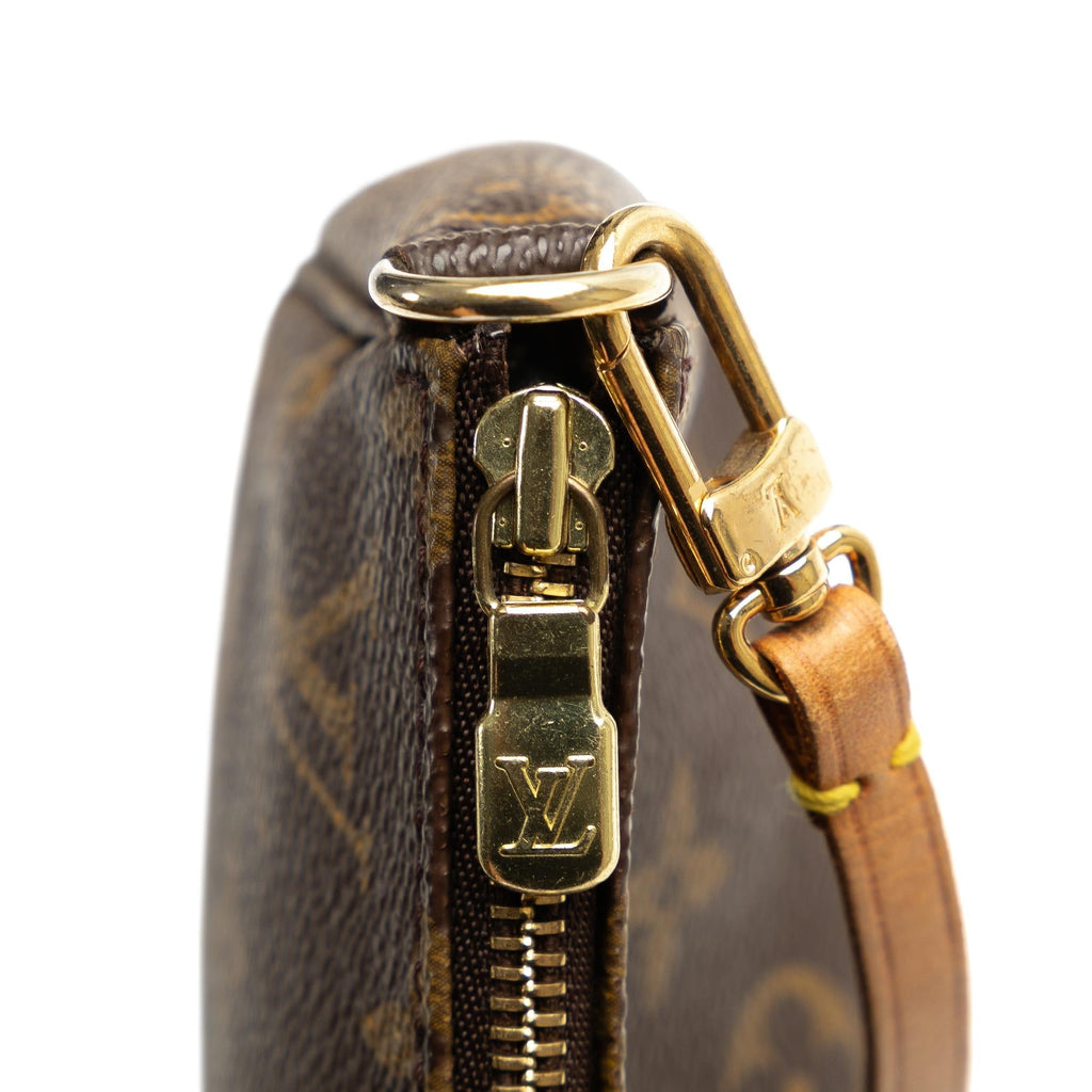 Louis Vuitton Monogram Pochette Accessoires (SHG-PF6APR)