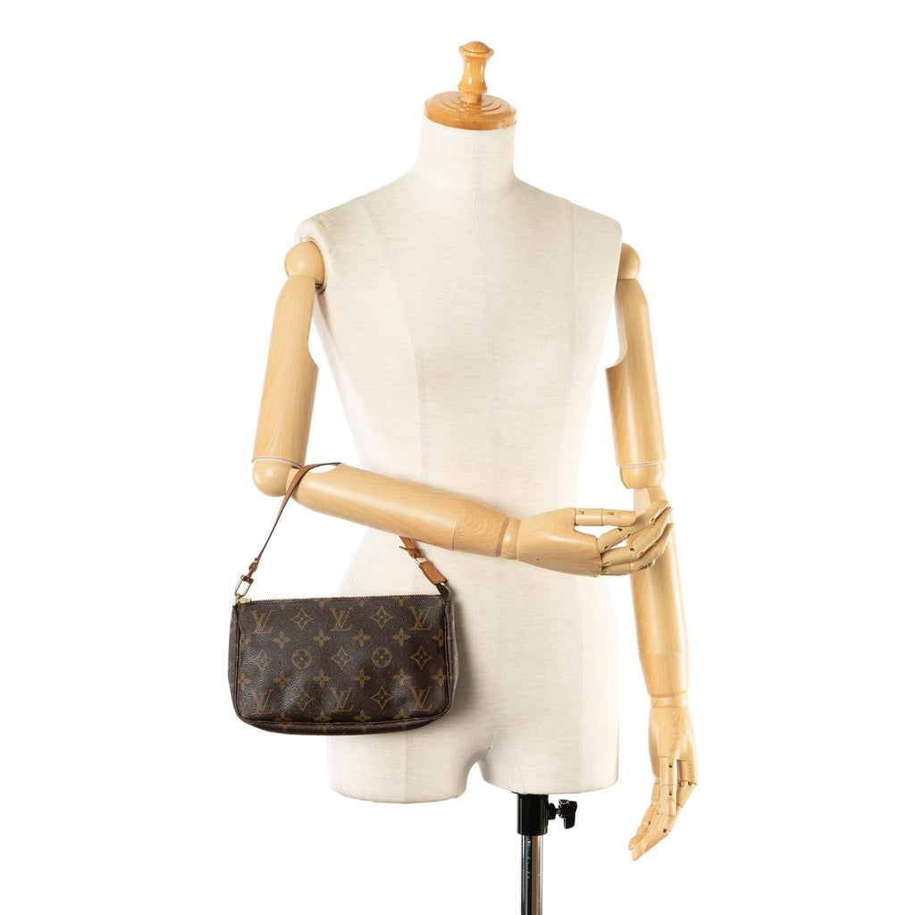 Louis Vuitton Monogram Pochette Accessoires (SHG-PF6APR)