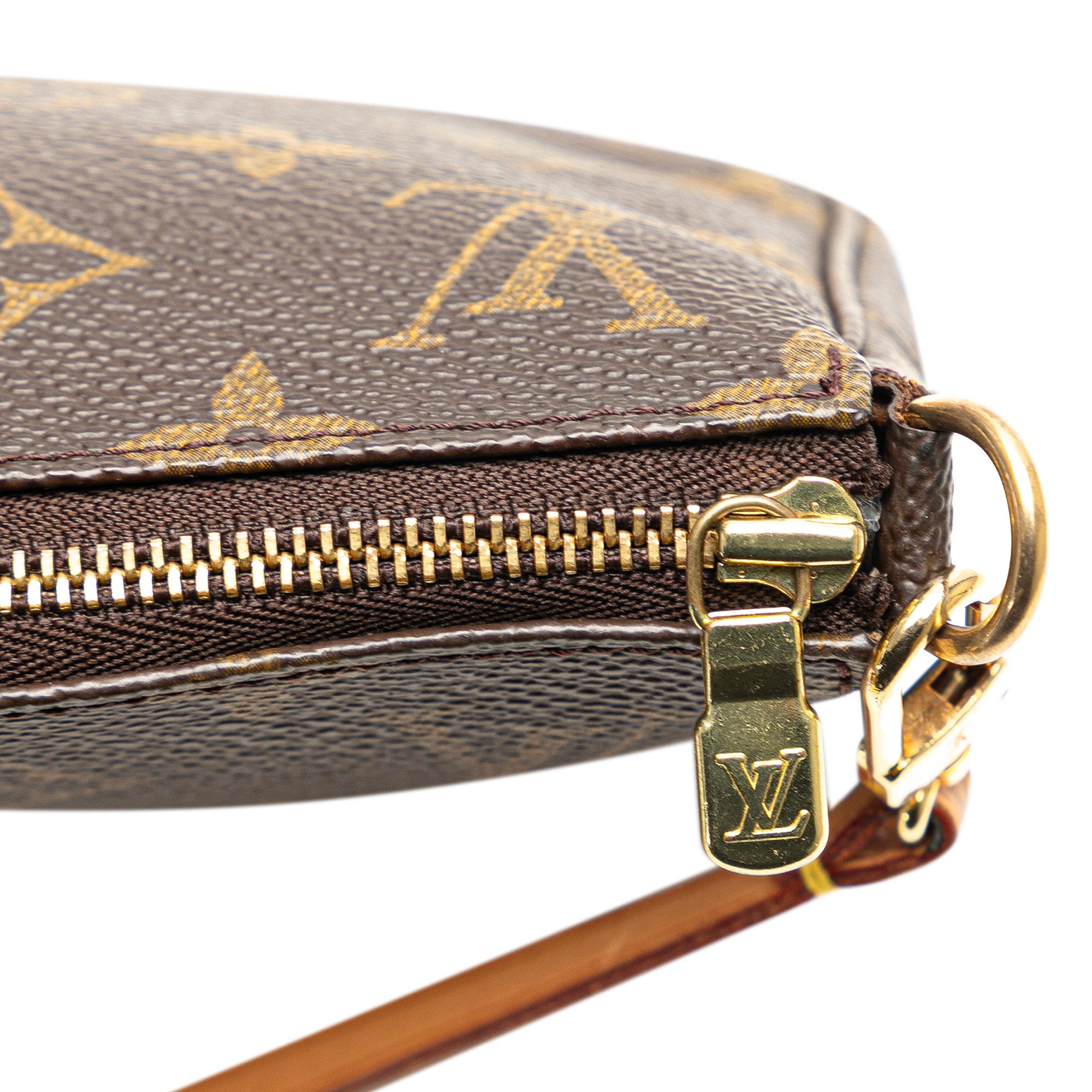 Louis Vuitton Monogram Pochette Accessoires (SHG-Bx8Iv5)