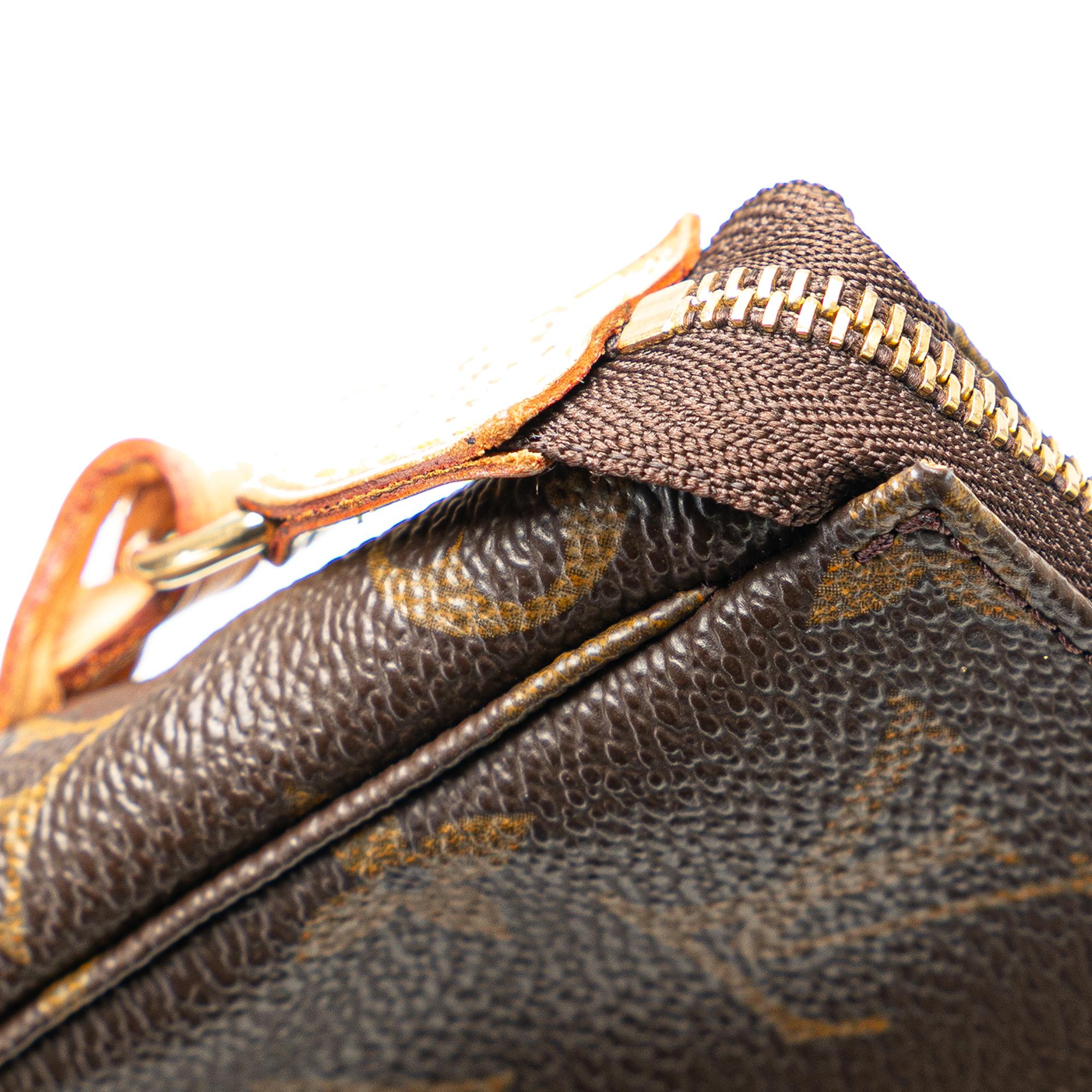 Louis Vuitton Monogram Pochette Accessoires (SHG-Bx8Iv5)