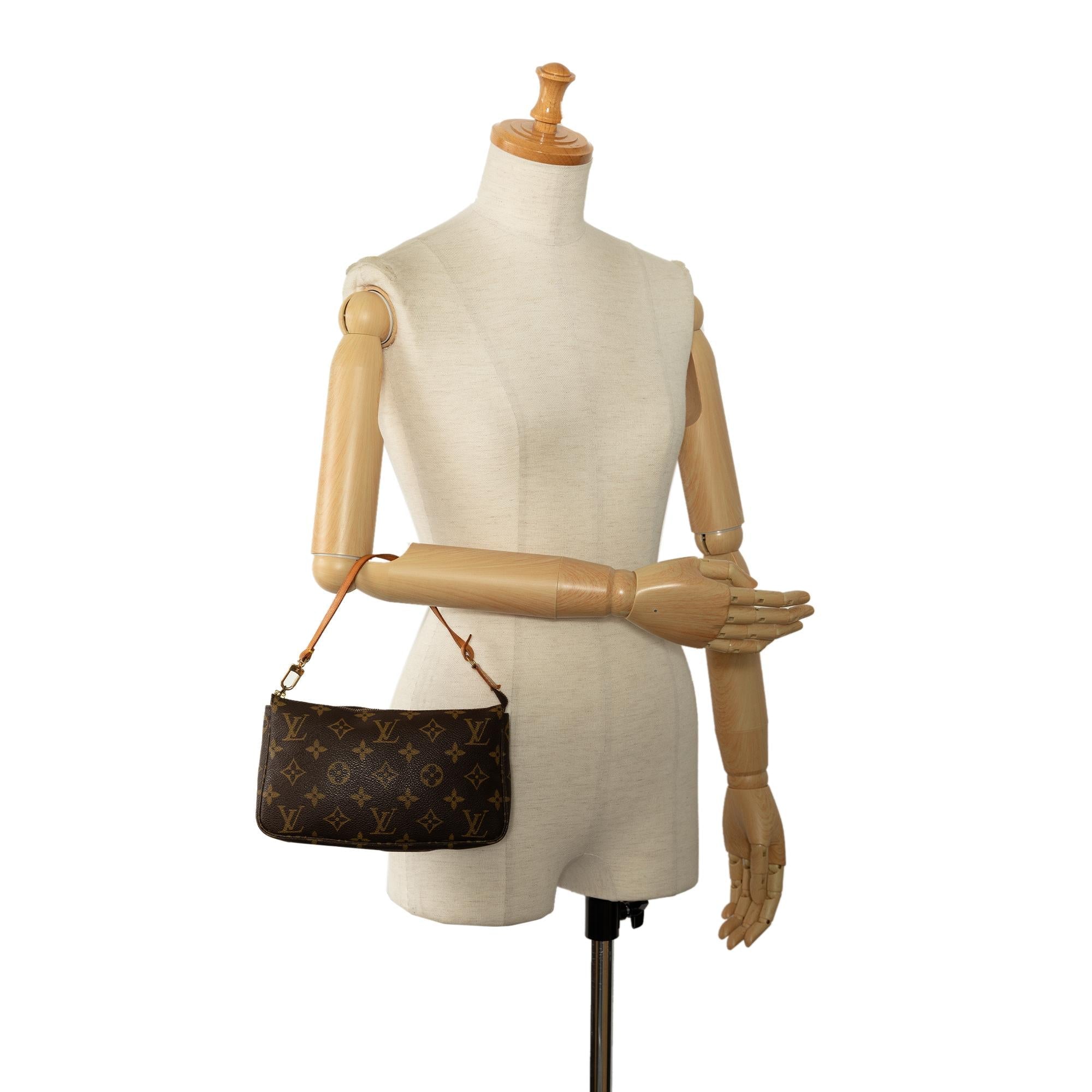 Louis Vuitton Monogram Pochette Accessoires (SHG-QdXPEI)