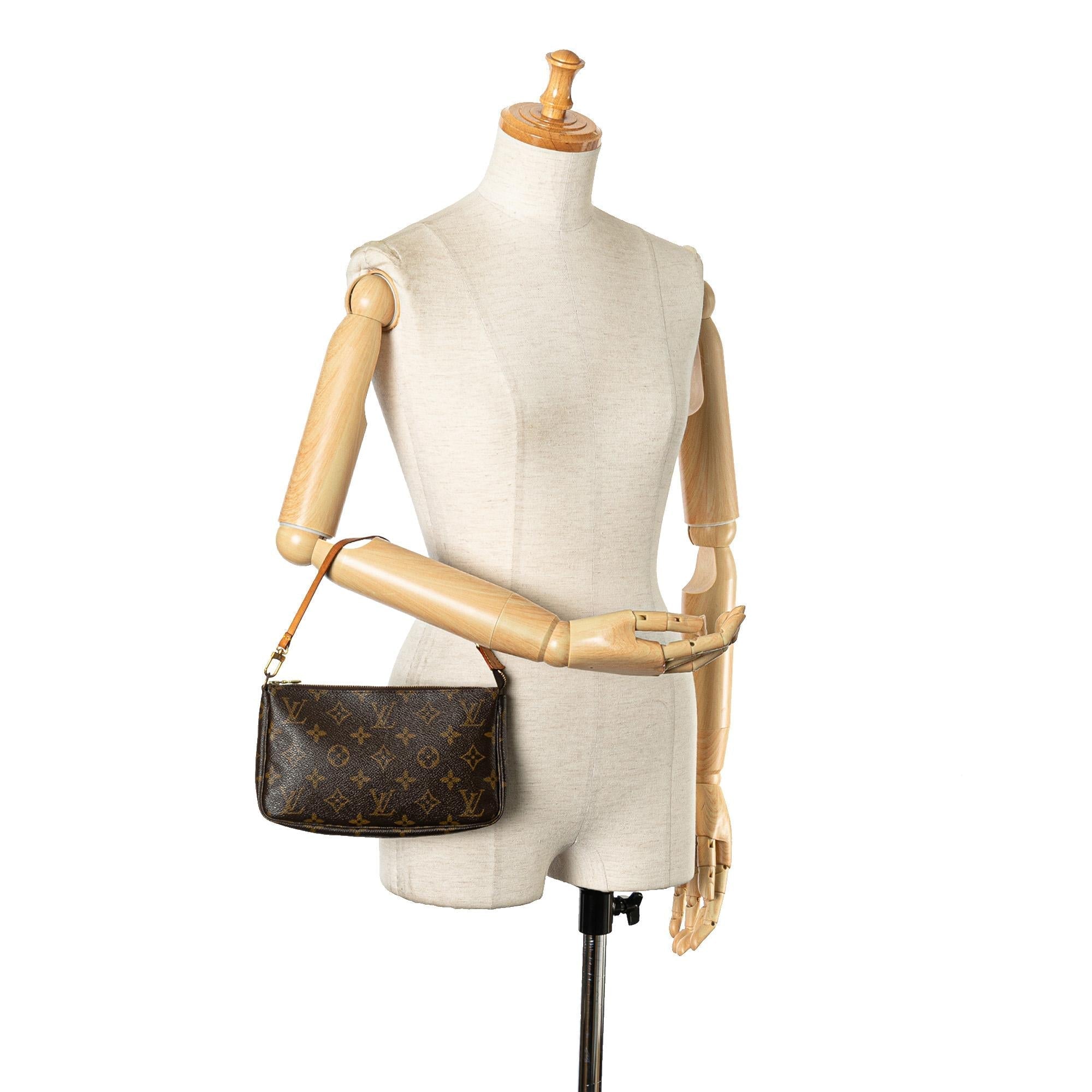 Louis Vuitton Monogram Pochette Accessoires (SHG-oxcj0s)