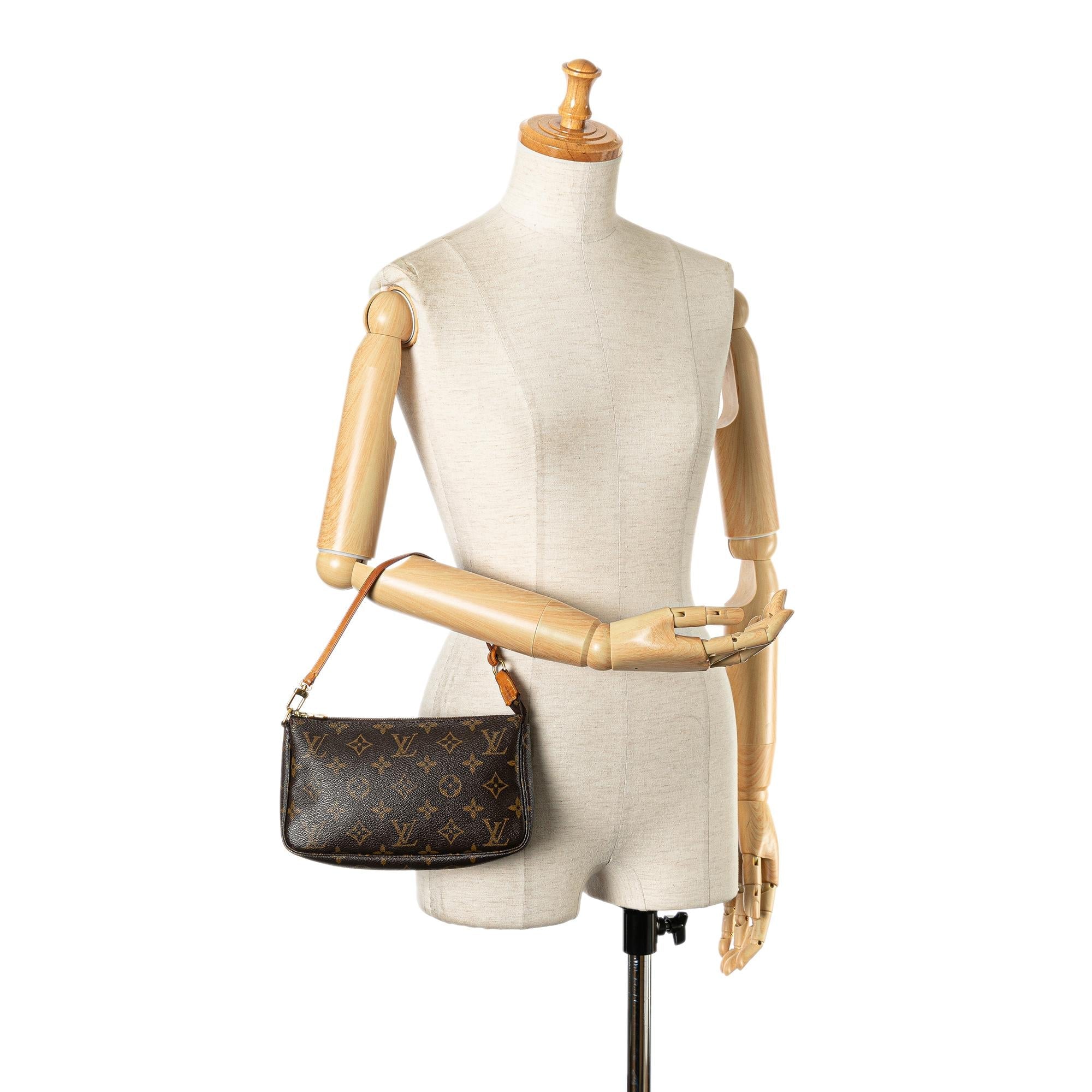 Louis Vuitton Monogram Pochette Accessoires (SHG-UdYdzH)