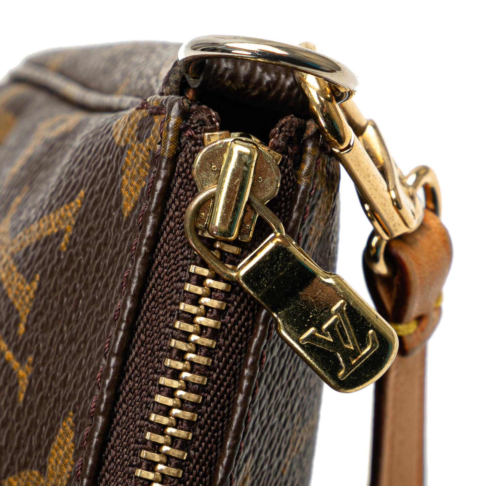 Louis Vuitton Monogram Pochette Accessoires (SHG-bjgWls)
