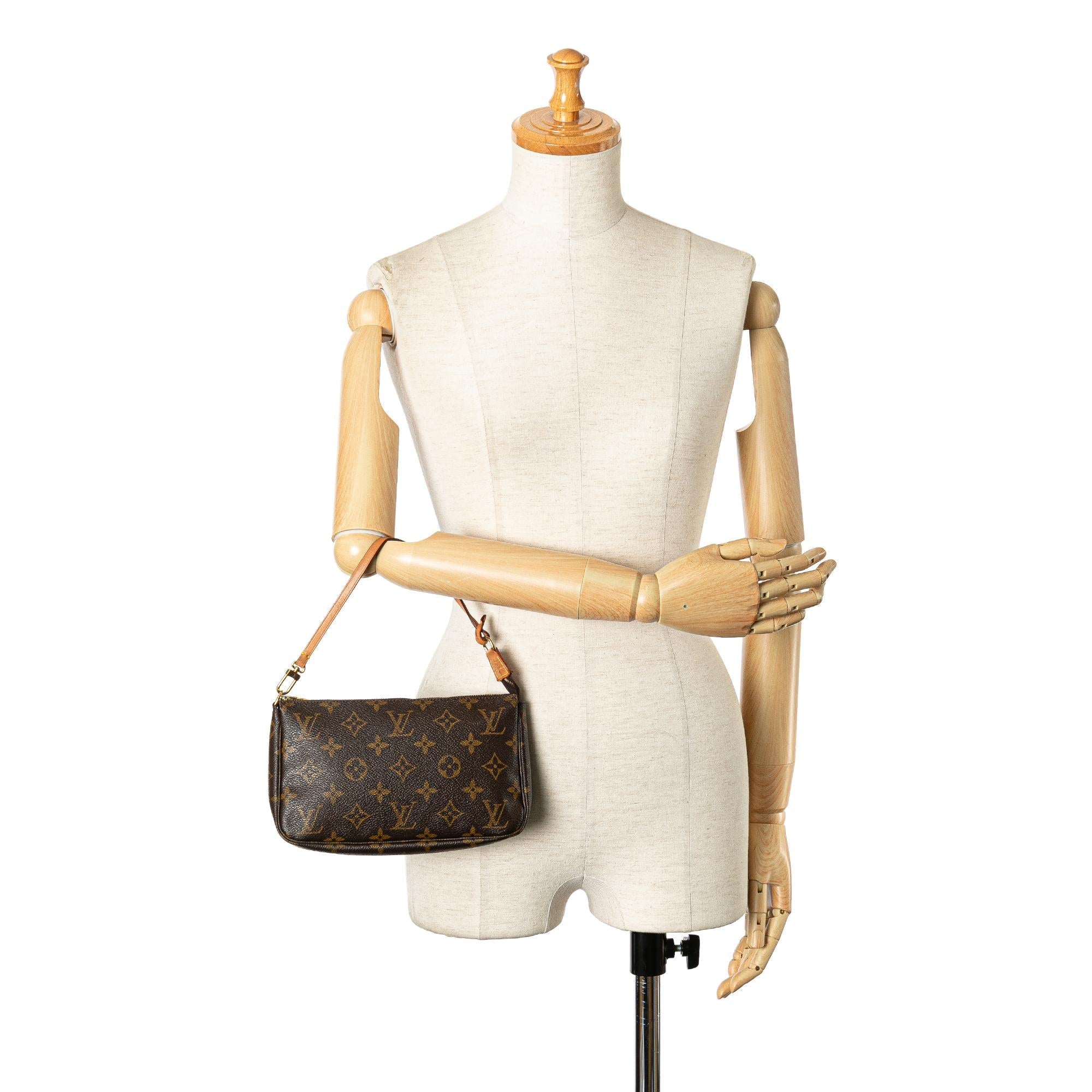 Louis Vuitton Monogram Pochette Accessoires (SHG-Gx63Ka)