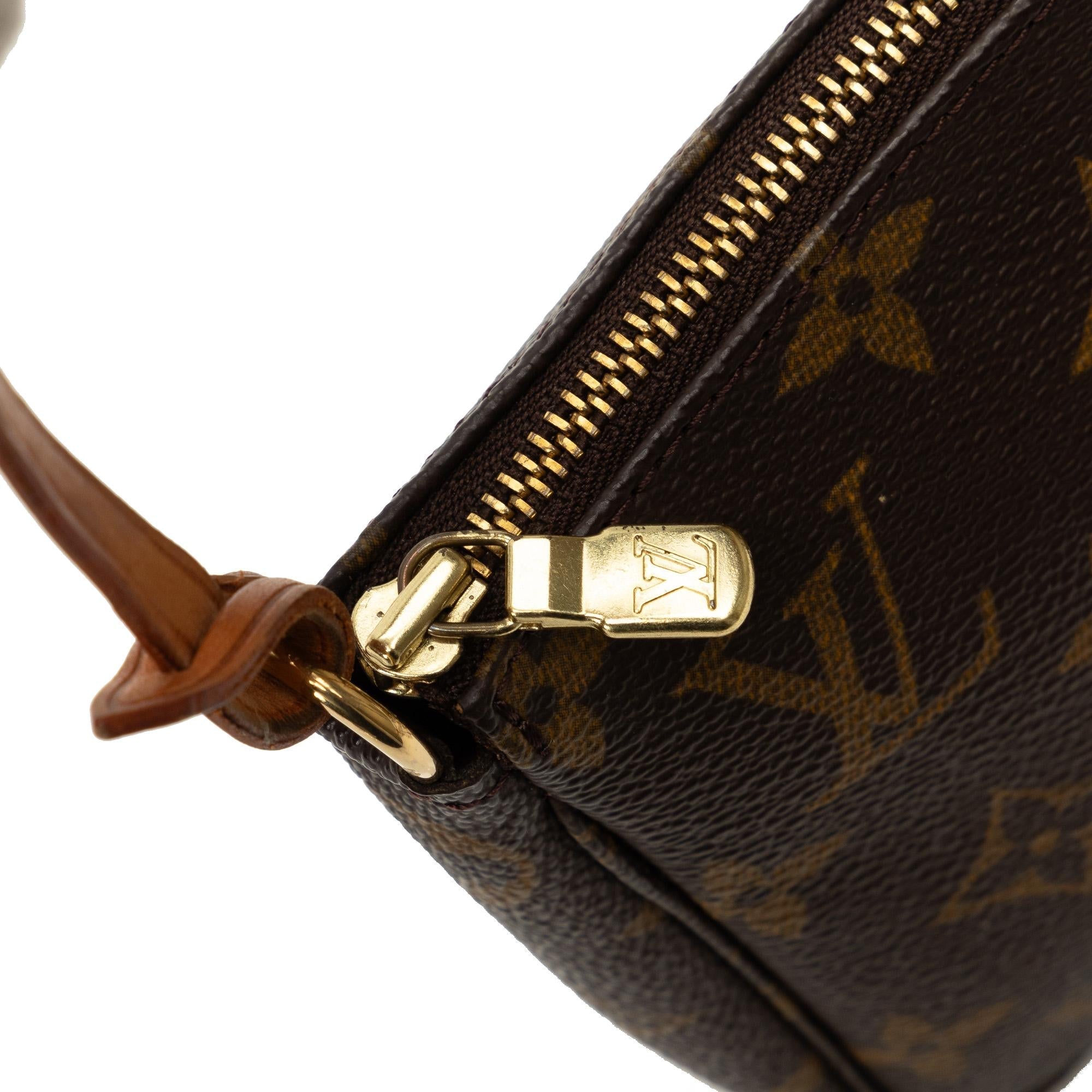 Louis Vuitton Monogram Pochette Accessoires (SHG-HofCew)