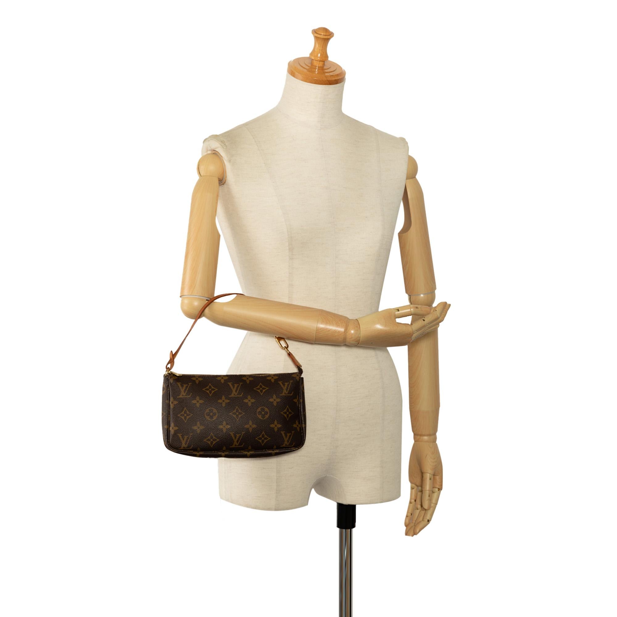 Louis Vuitton Monogram Pochette Accessoires (SHG-HofCew)
