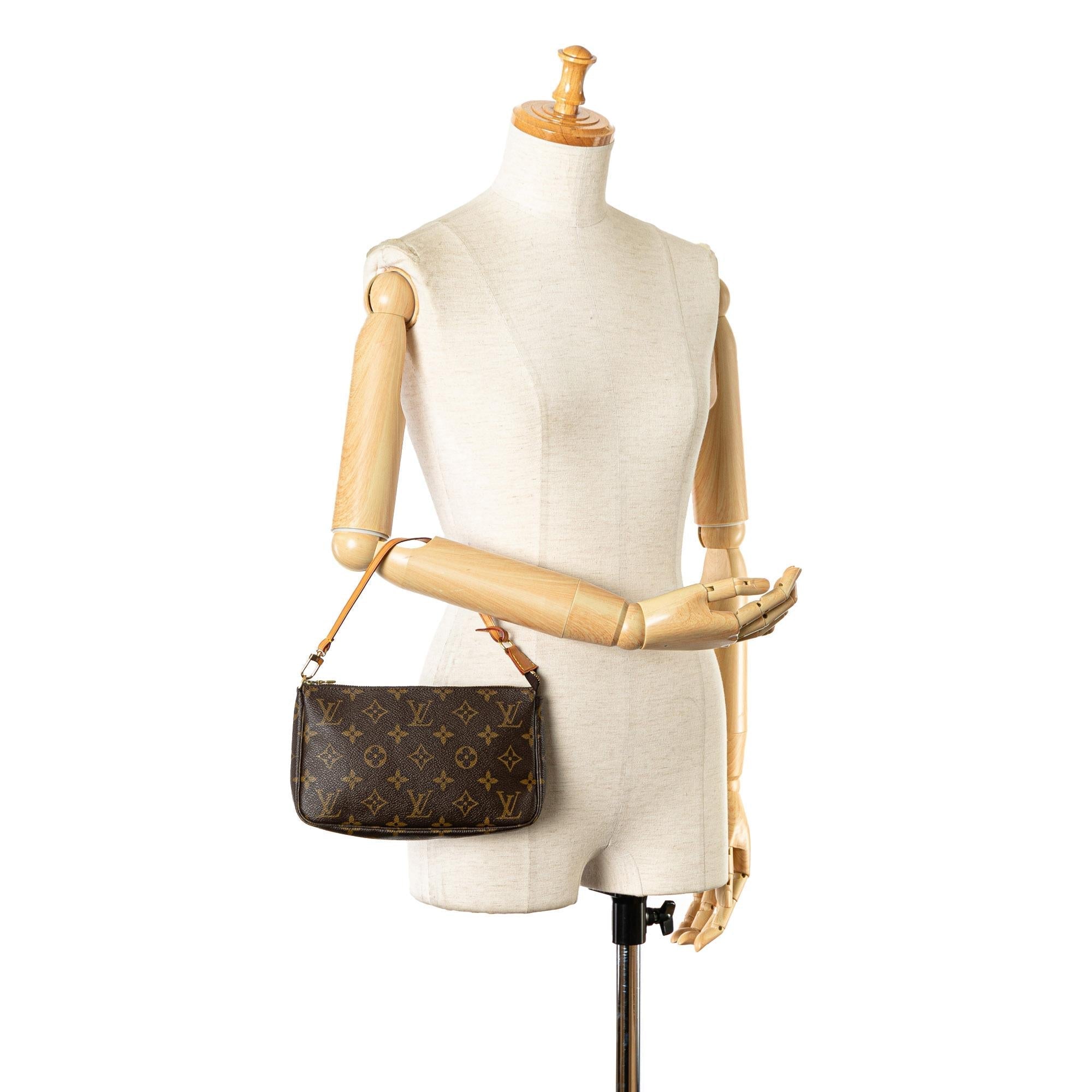 Louis Vuitton Monogram Pochette Accessoires (SHG-GLmT8t)