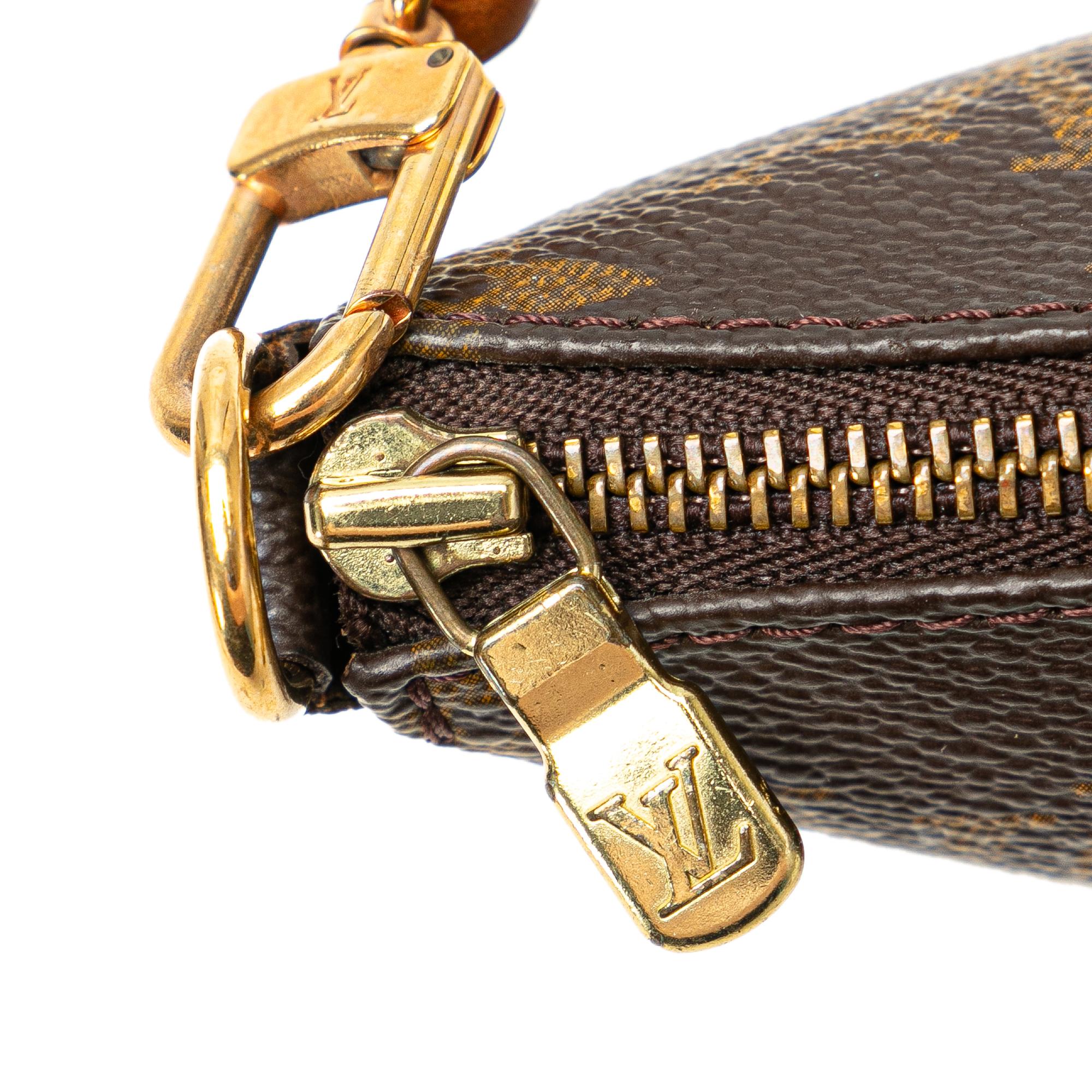 Louis Vuitton Monogram Pochette Accessoires (SHG-MV0FLZ)