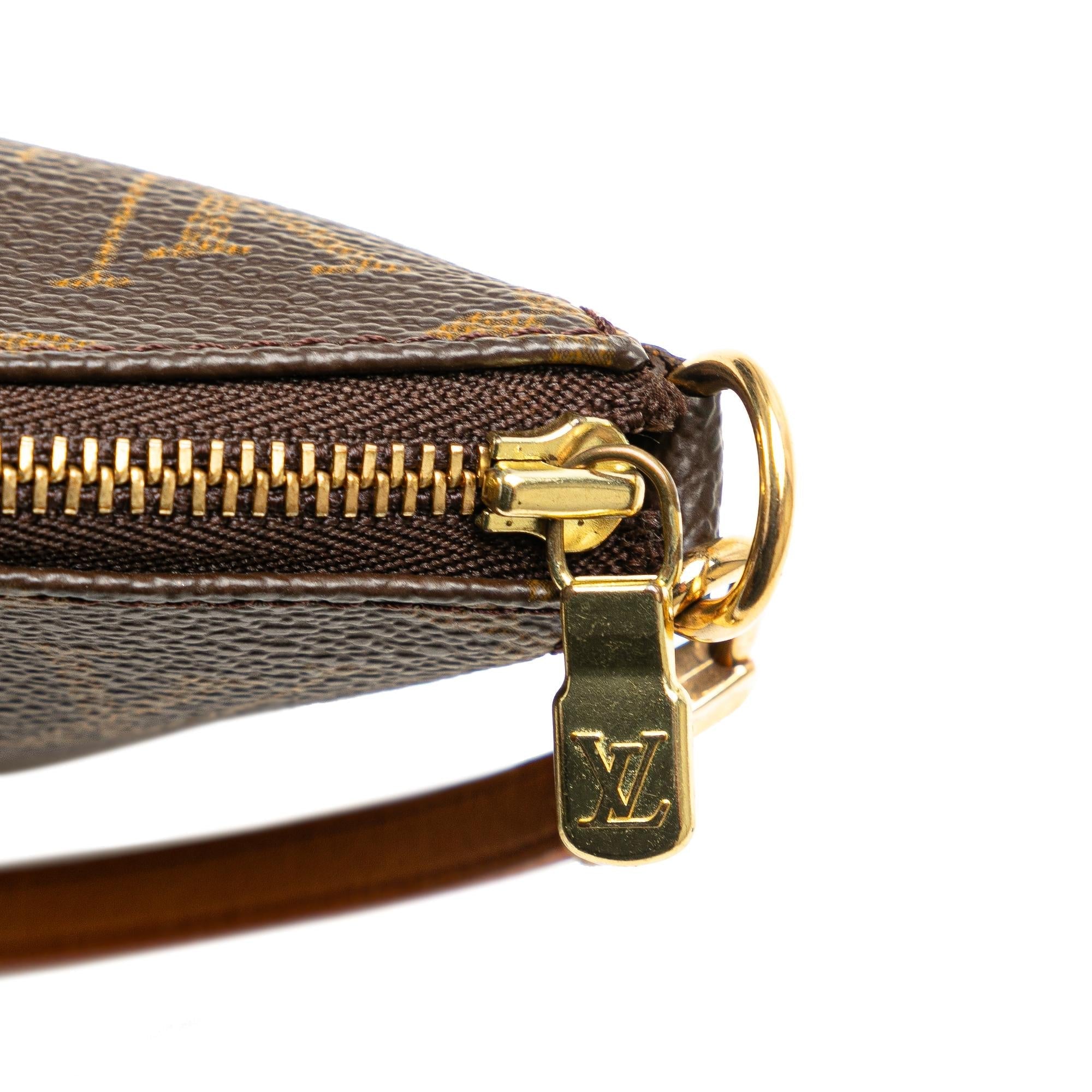 Louis Vuitton Monogram Pochette Accessoires (SHG-DJcPNY)