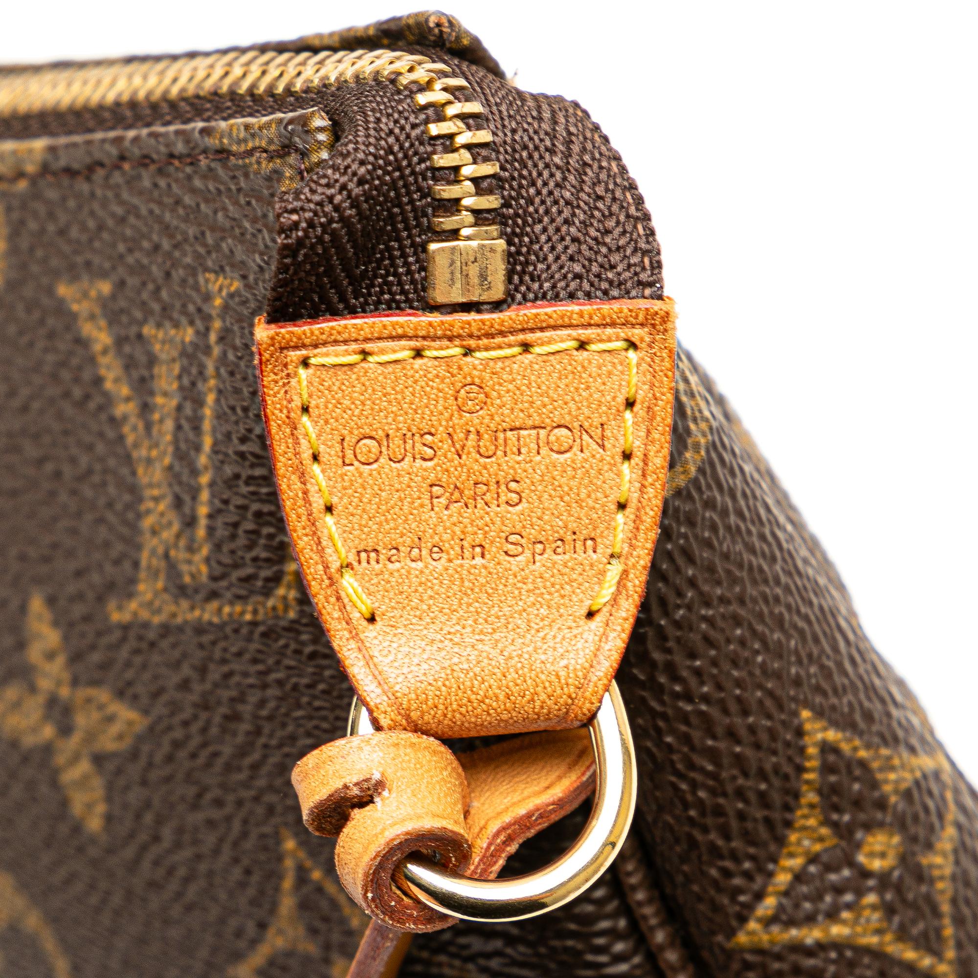 Louis Vuitton Monogram Pochette Accessoires (SHG-QHBKRd)