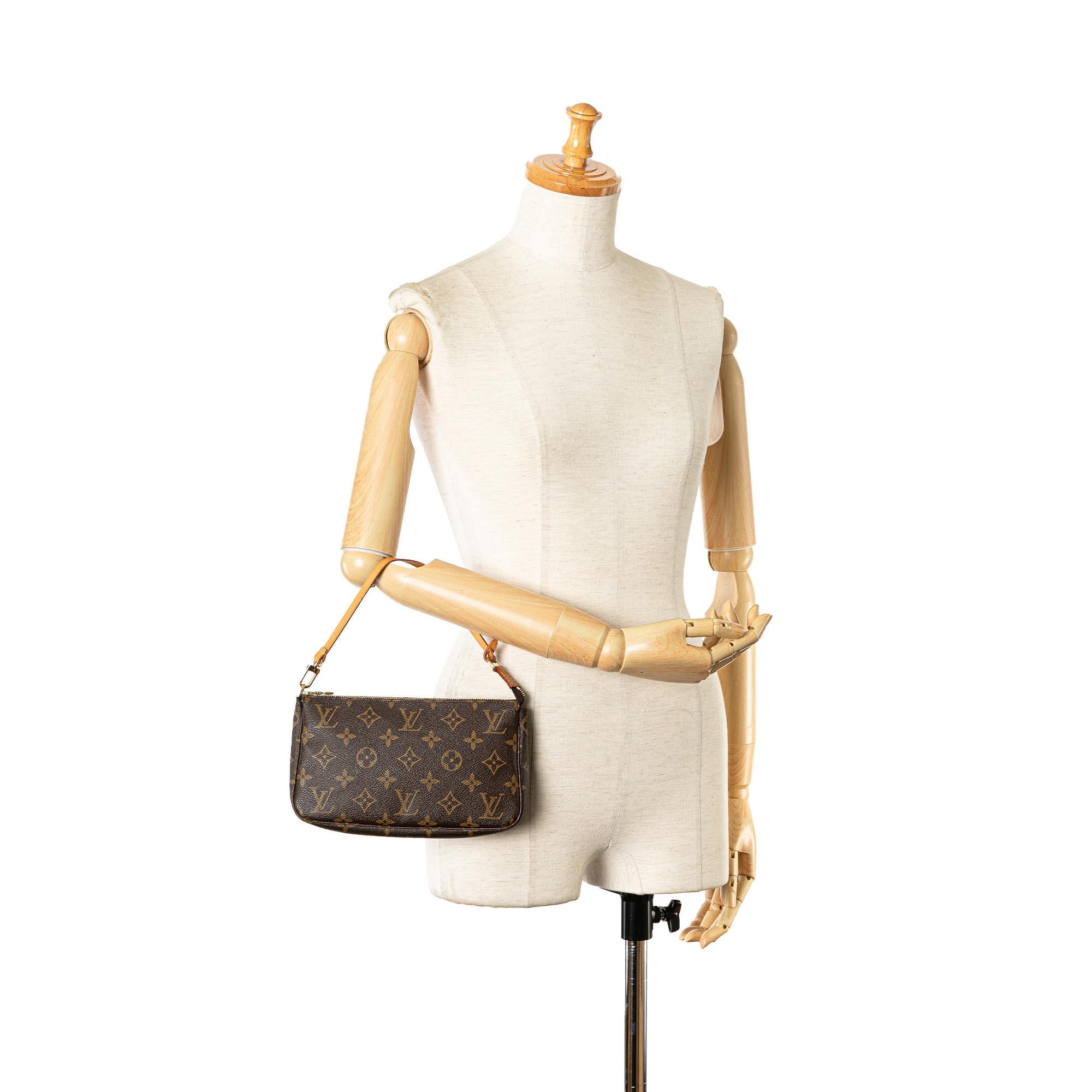 Louis Vuitton Monogram Pochette Accessoires (SHG-QHBKRd)