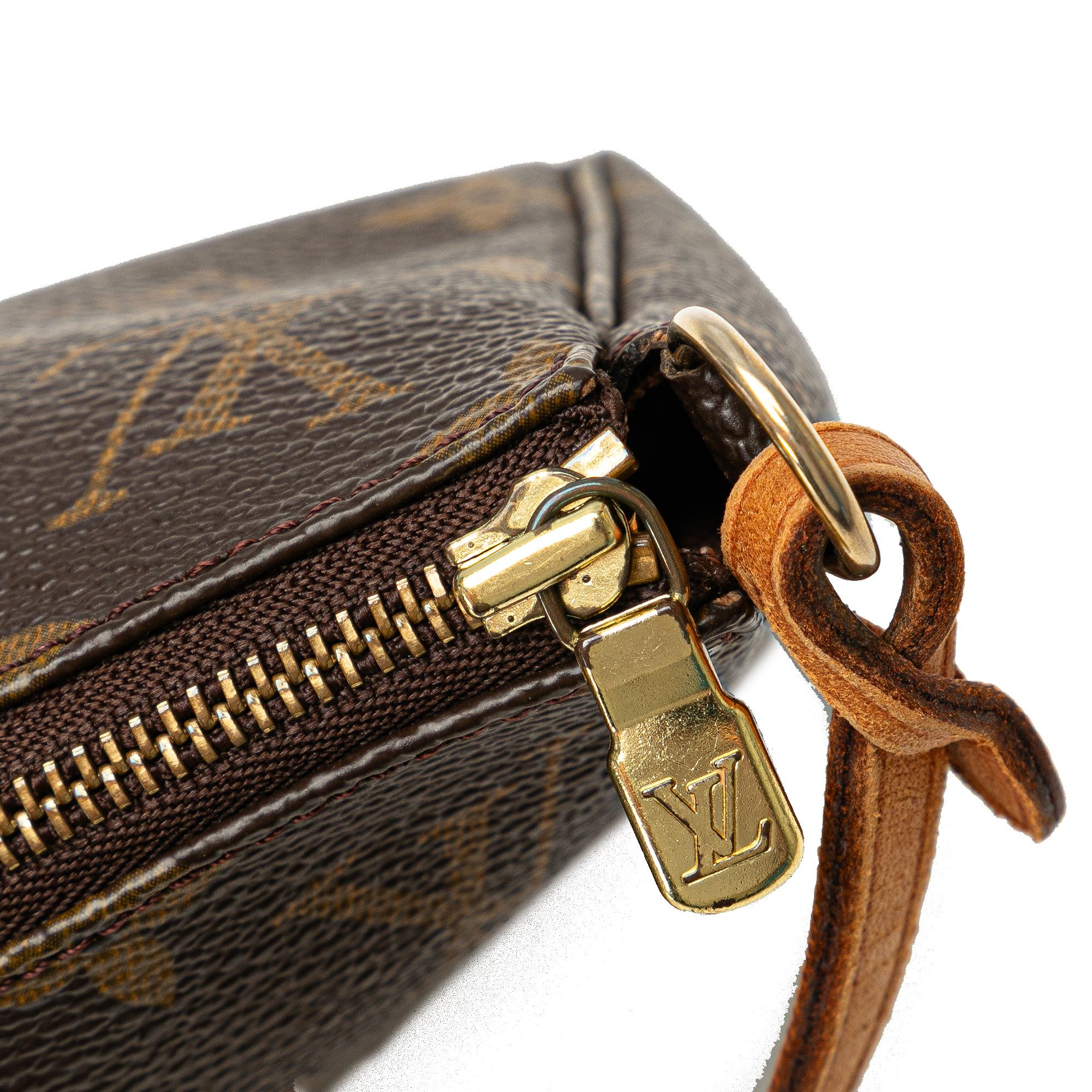 Louis Vuitton Monogram Pochette Accessoires (SHG-JzbfT7)