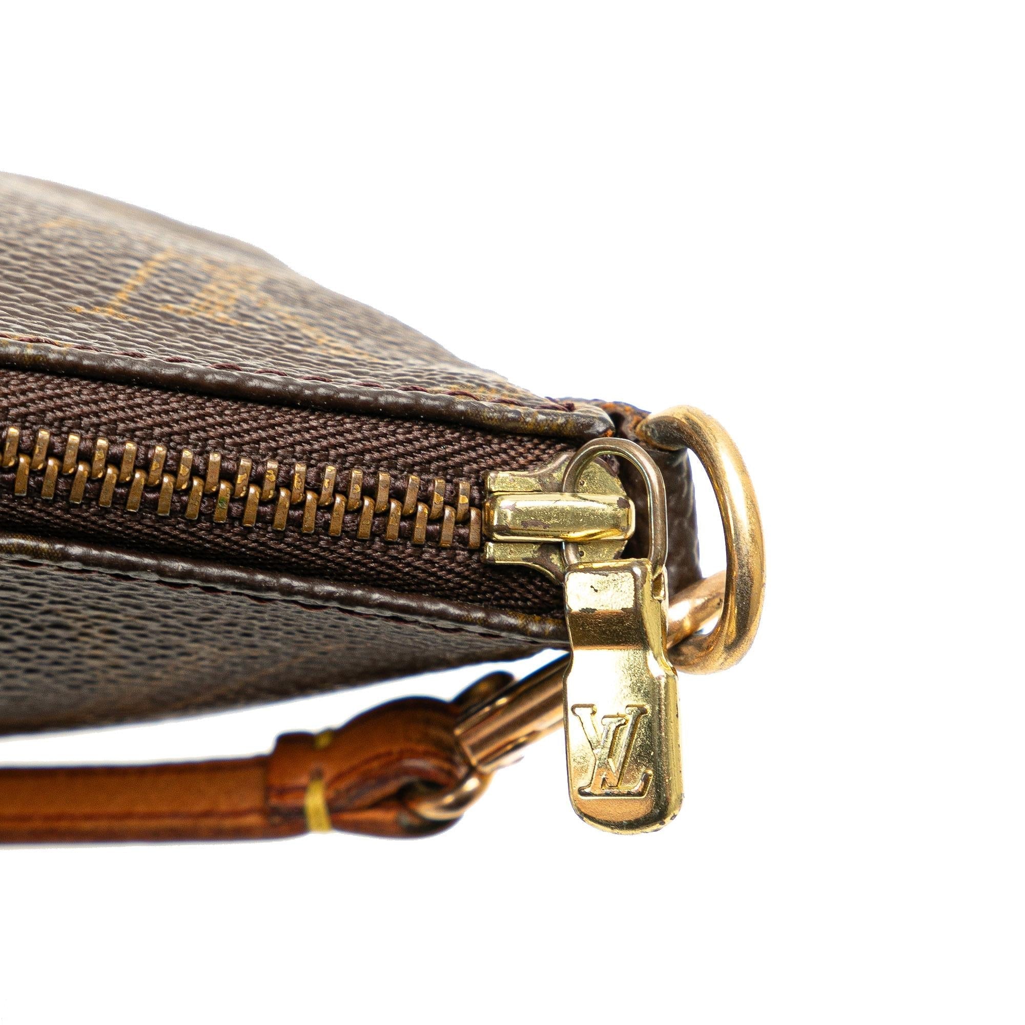 Louis Vuitton Monogram Pochette Accessoires (SHG-JZwBsQ)