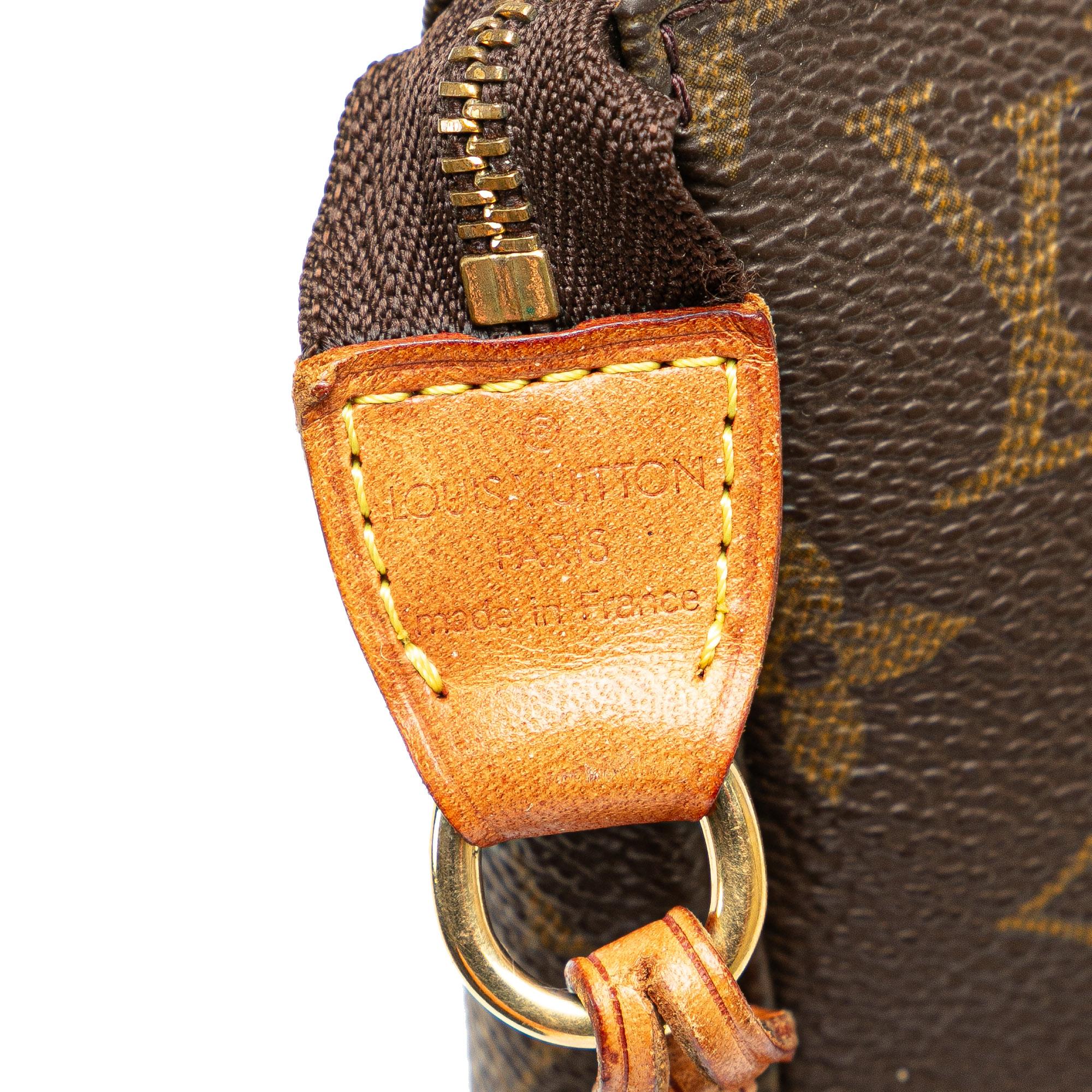 Louis Vuitton Monogram Pochette Accessoires (SHG-JZwBsQ)