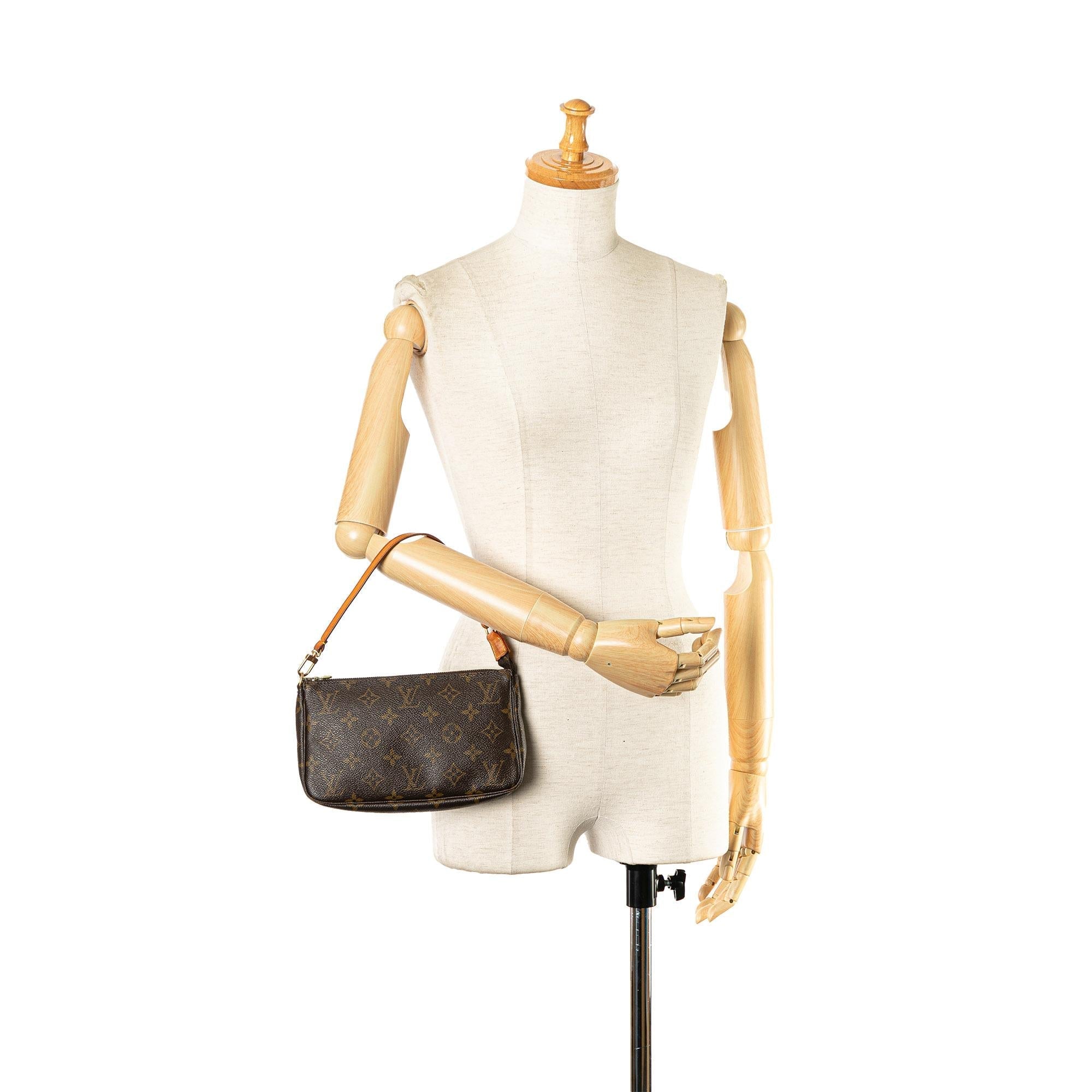 Louis Vuitton Monogram Pochette Accessoires (SHG-JZwBsQ)