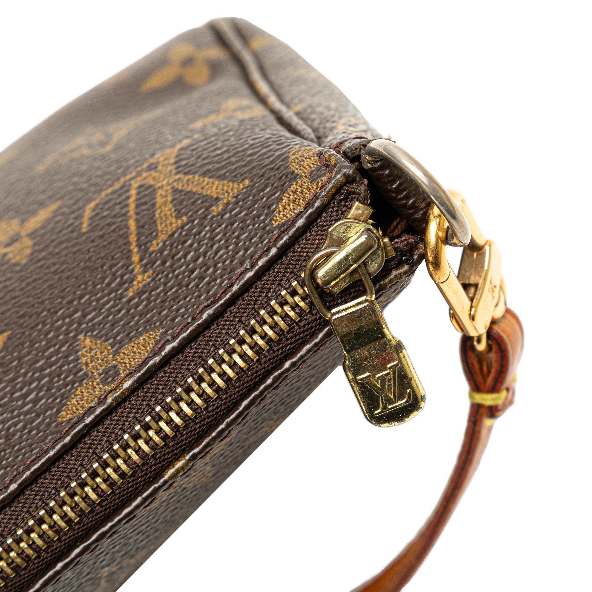 Louis Vuitton Monogram Pochette Accessoires (SHG-CVxdN7)