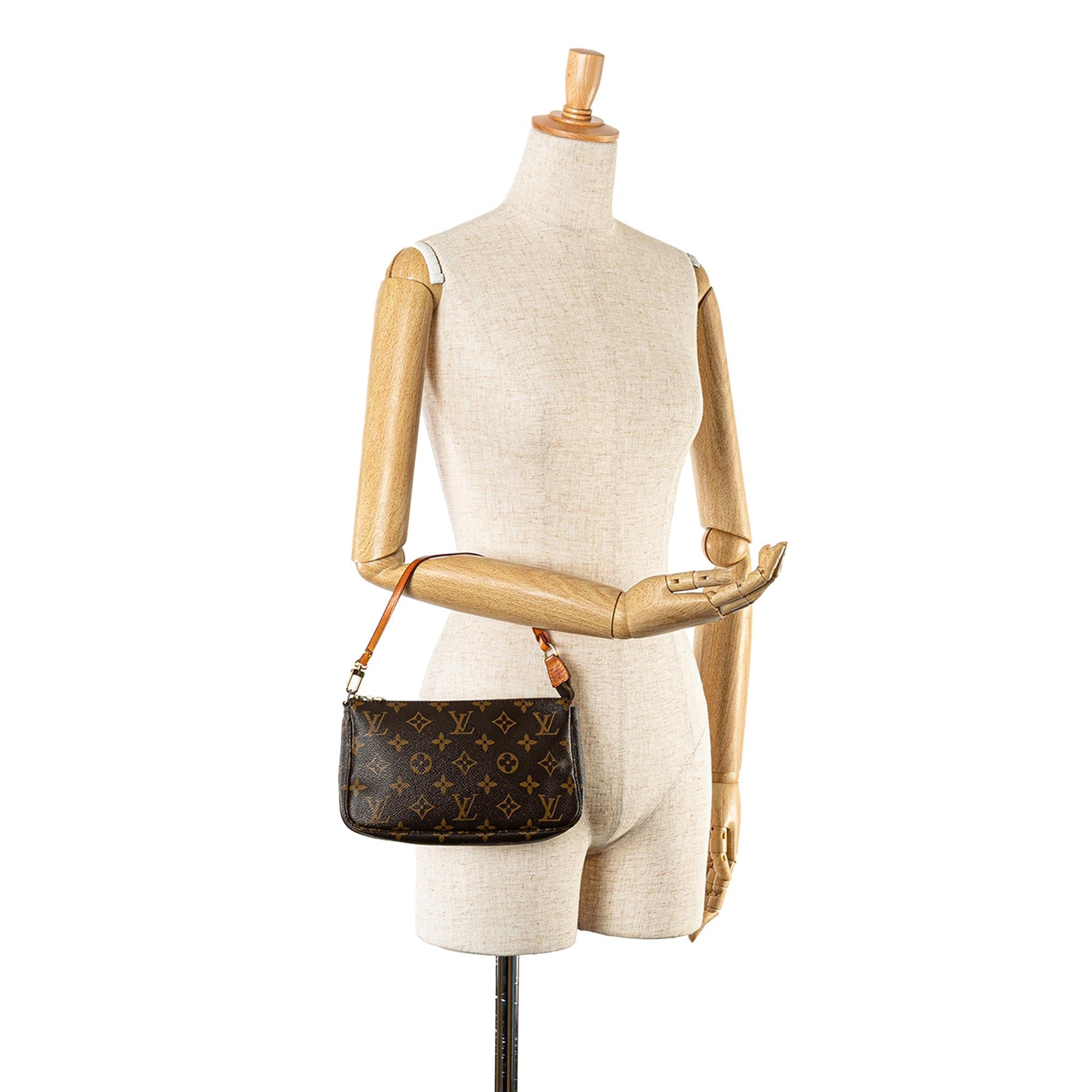 Louis Vuitton Monogram Pochette Accessoires (SHG-CVxdN7)