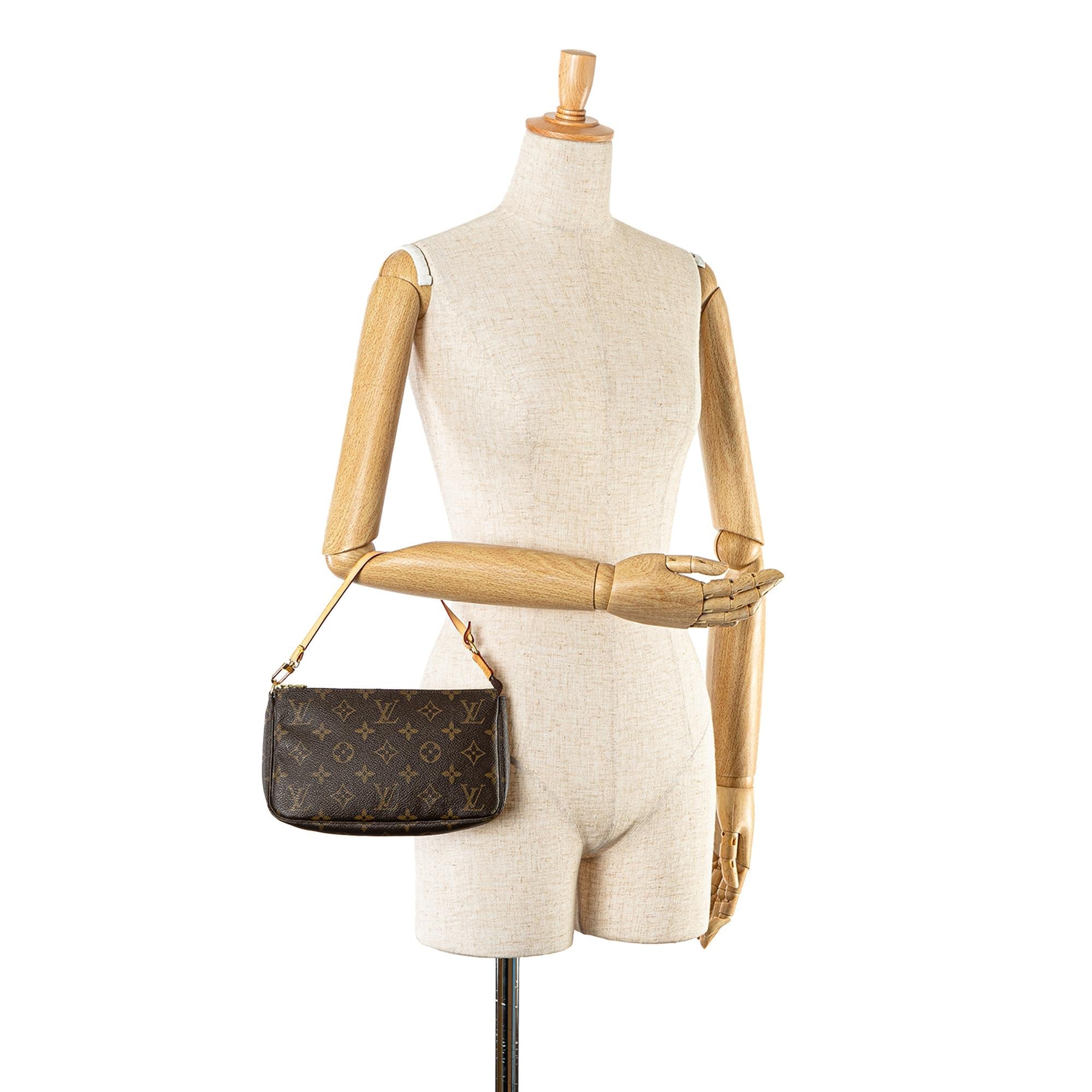 Louis Vuitton Monogram Pochette Accessoires (SHG-S6Y0Qu)