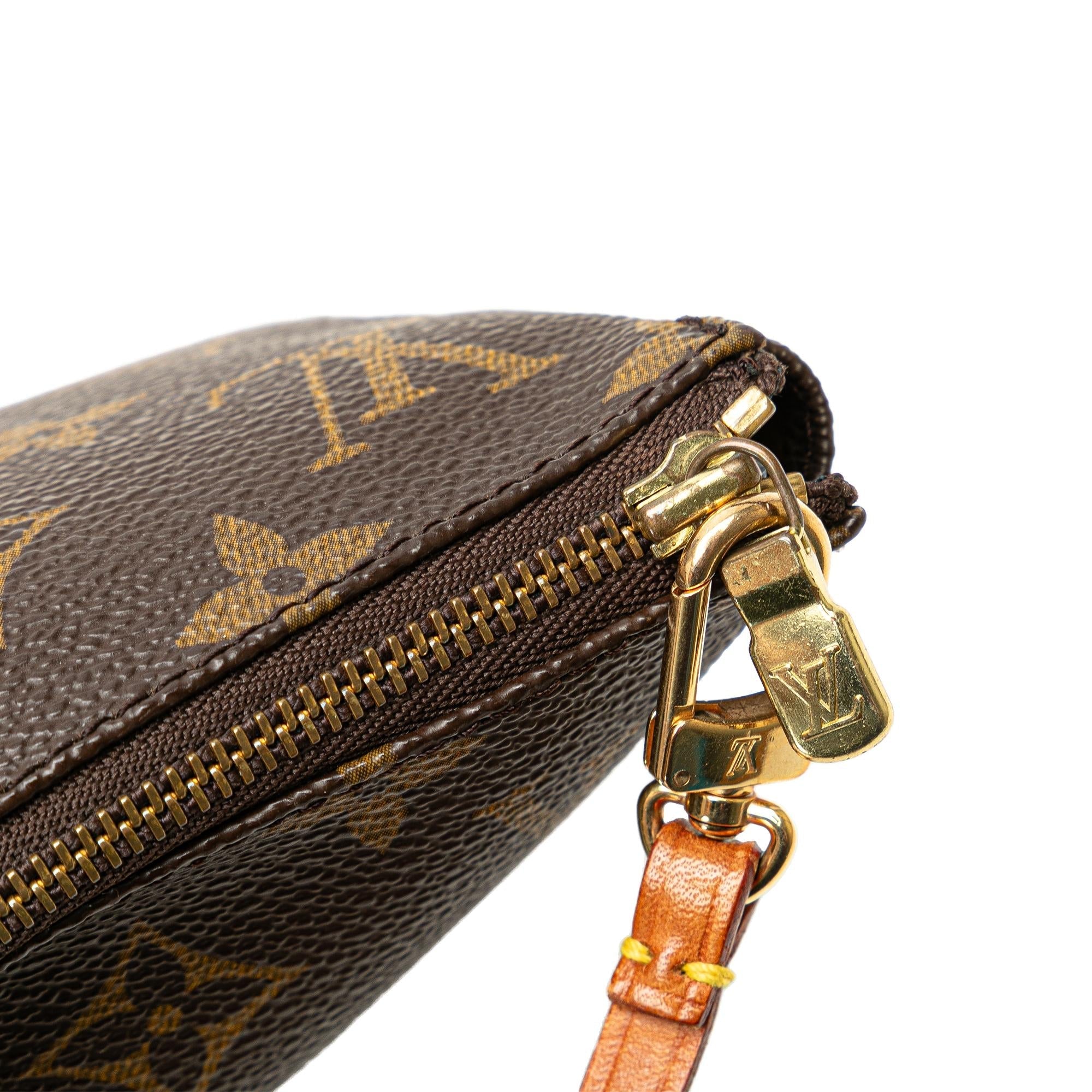 Louis Vuitton Monogram Pochette Accessoires (SHG-e3hc5M)