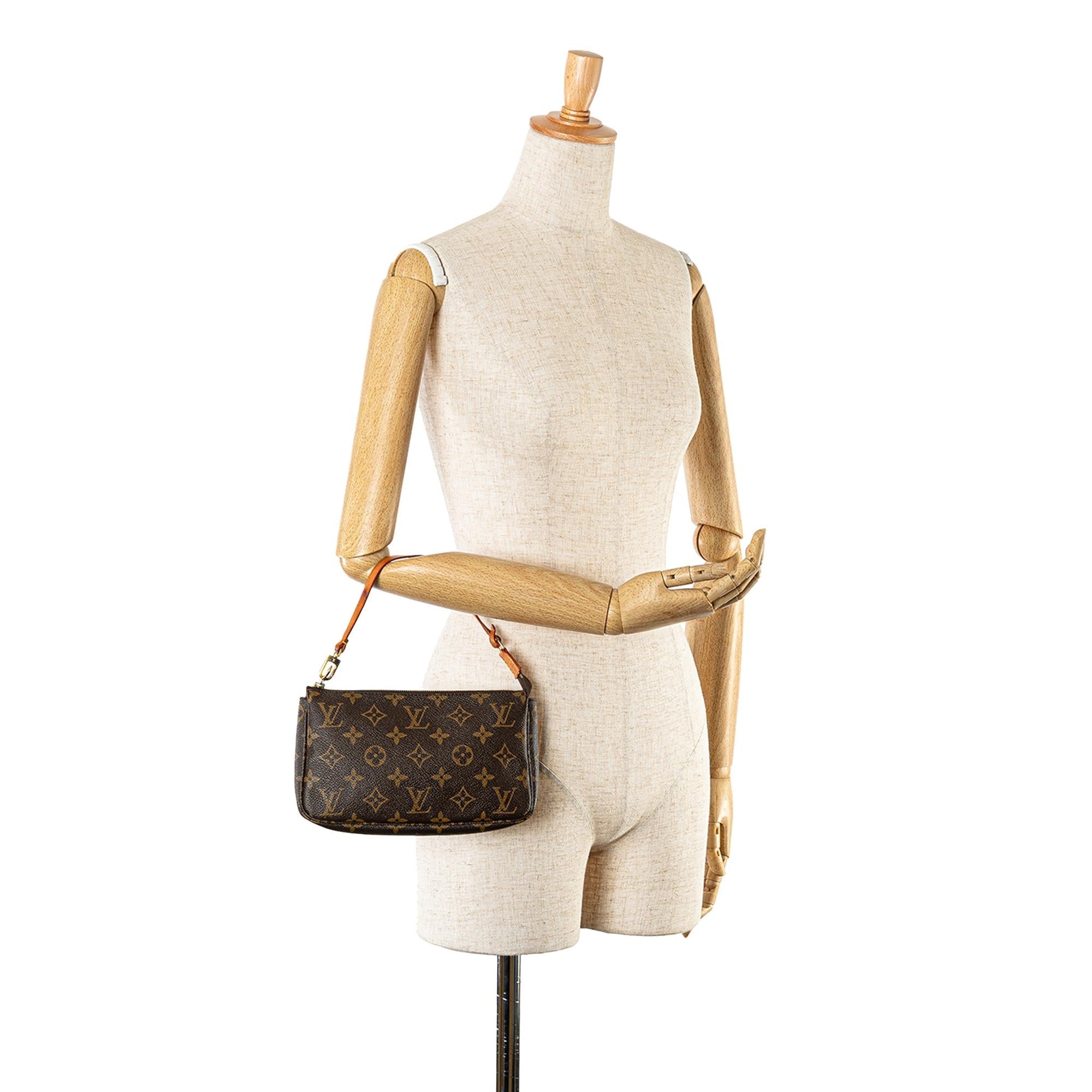 Louis Vuitton Monogram Pochette Accessoires (SHG-e3hc5M)