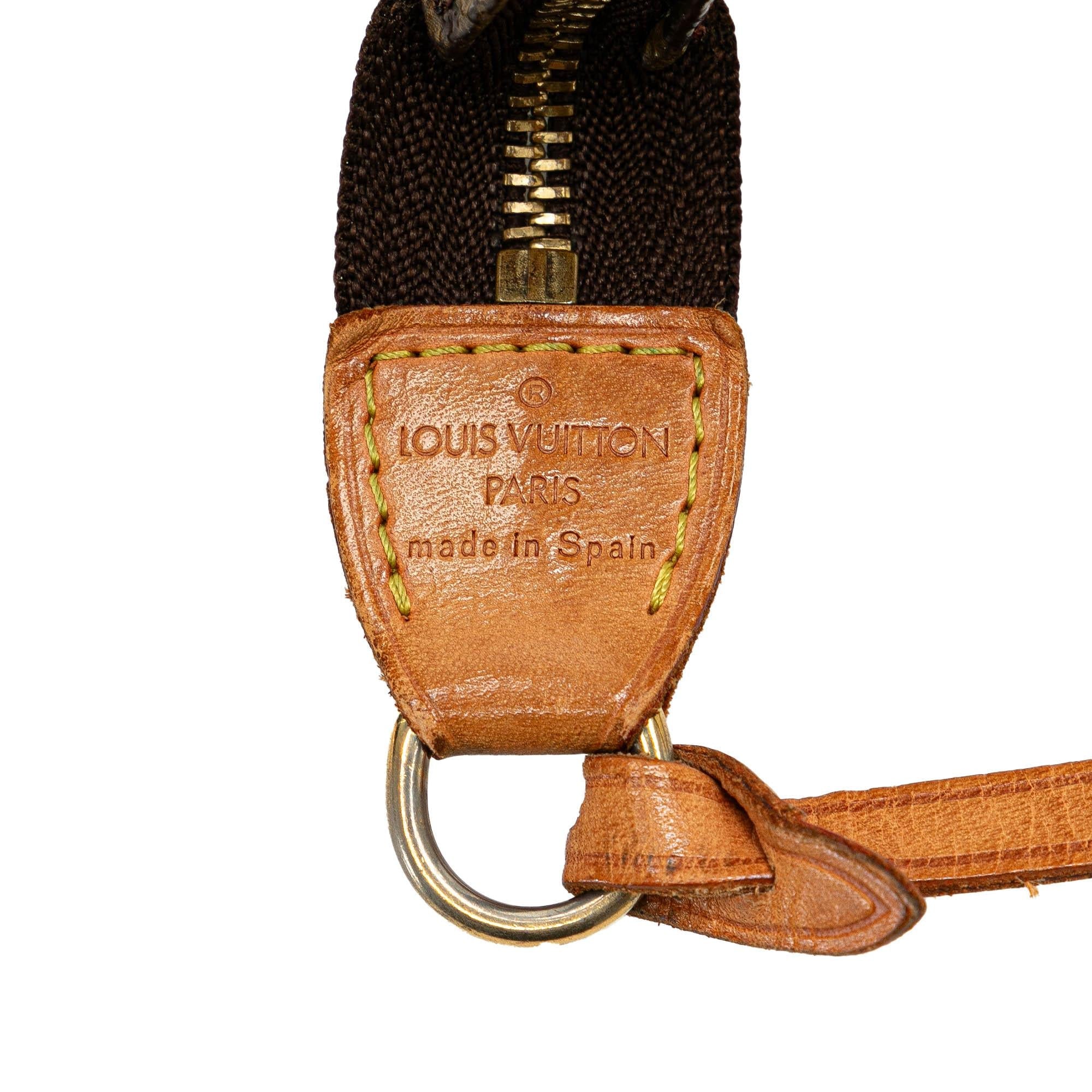 Louis Vuitton Monogram Pochette Accessoires (SHG-ct32UQ)