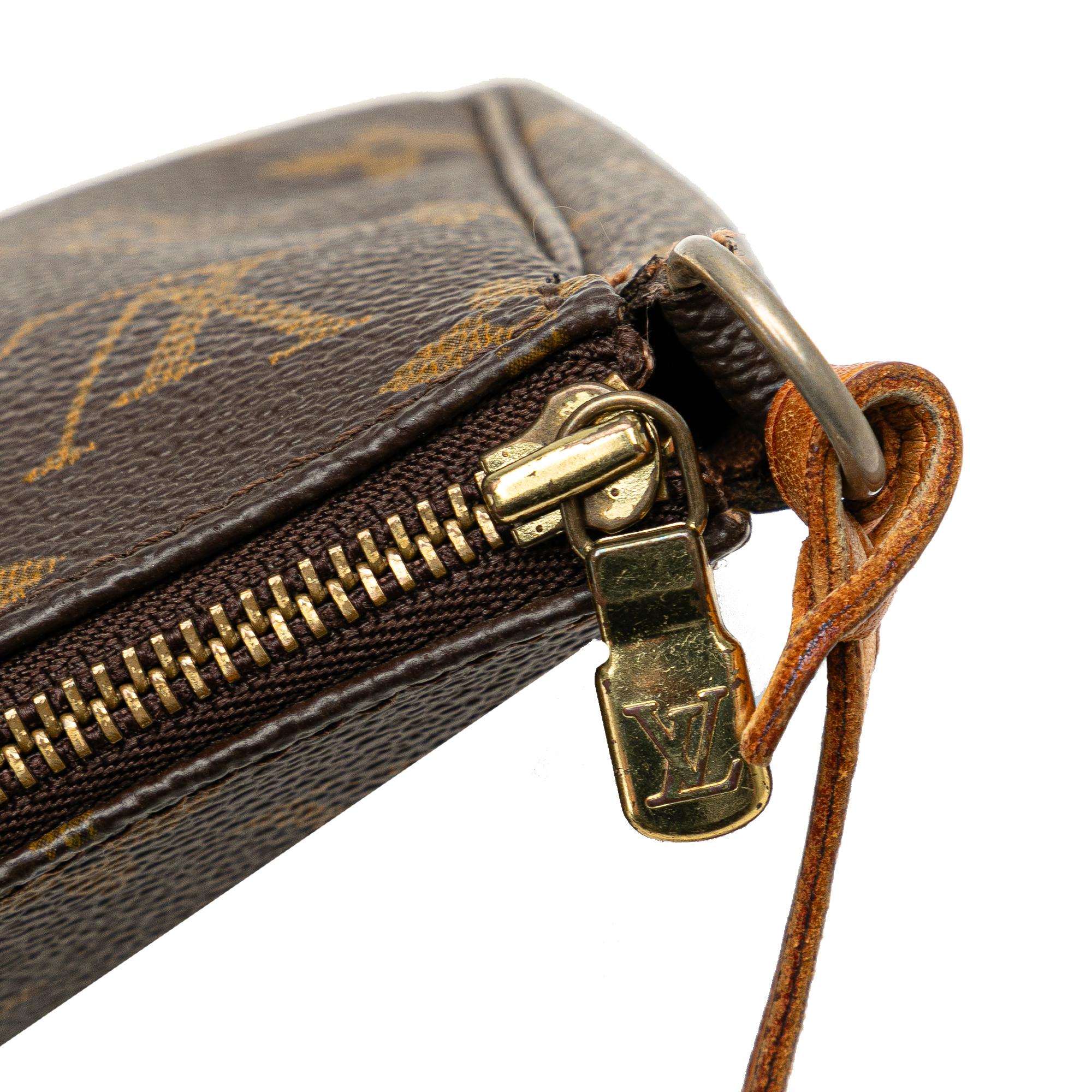 Louis Vuitton Monogram Pochette Accessoires (SHG-LJxKOe)