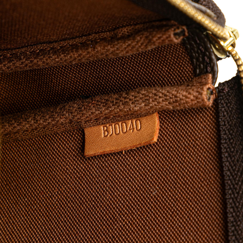 Louis Vuitton Monogram Pochette Accessoires (SHG-NQSpWl)