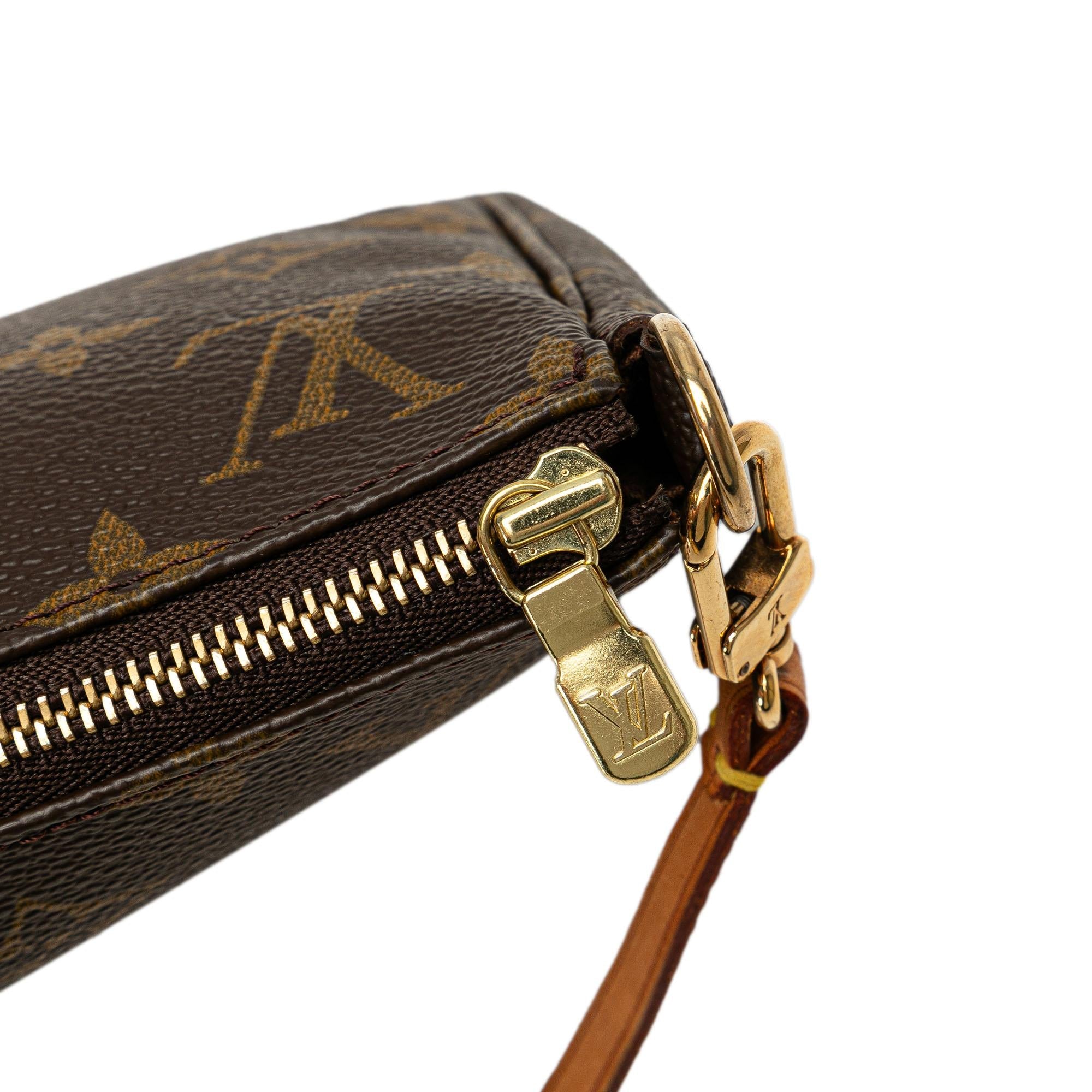 Louis Vuitton Monogram Pochette Accessoires (SHG-7Y2EuO)