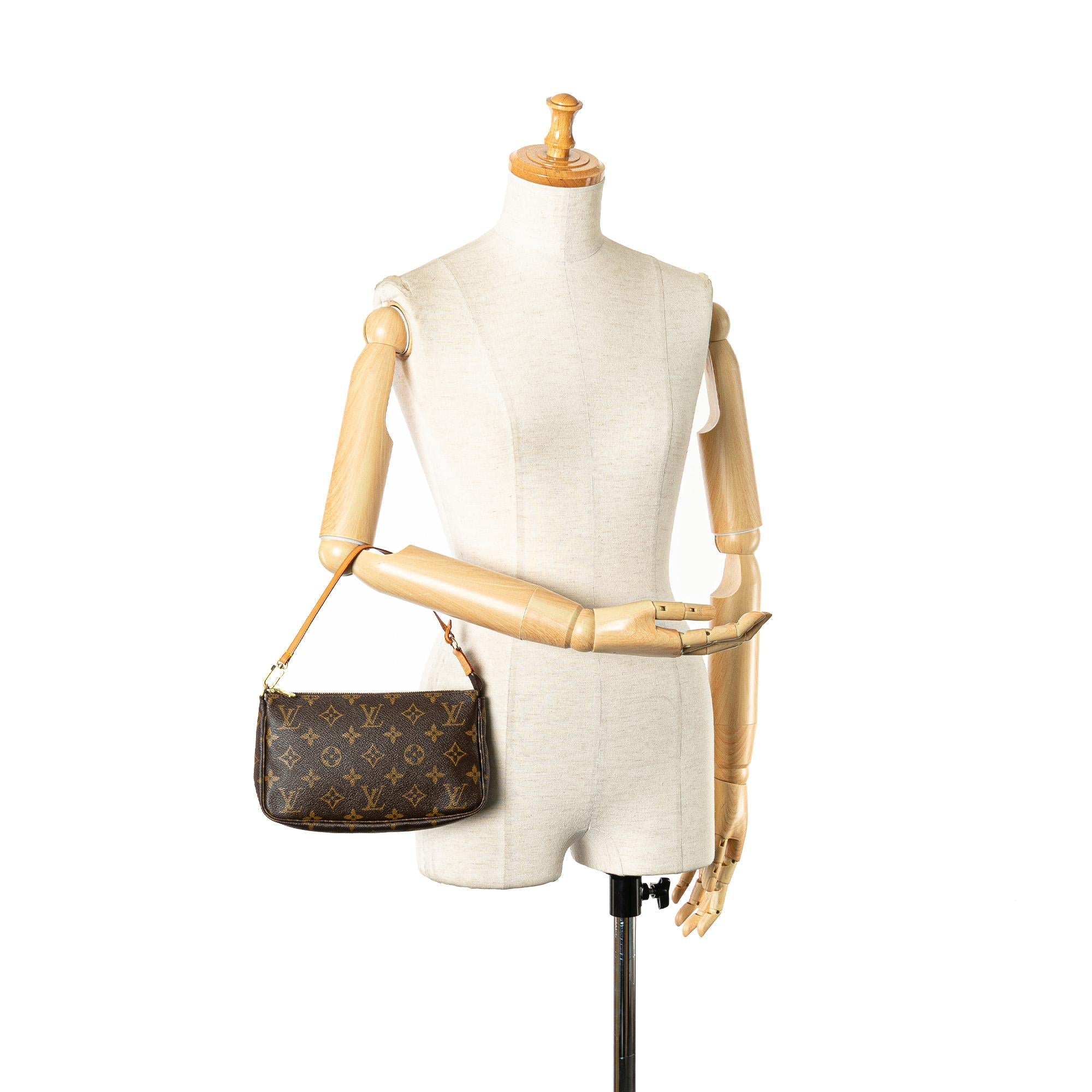 Louis Vuitton Monogram Pochette Accessoires (SHG-7Y2EuO)