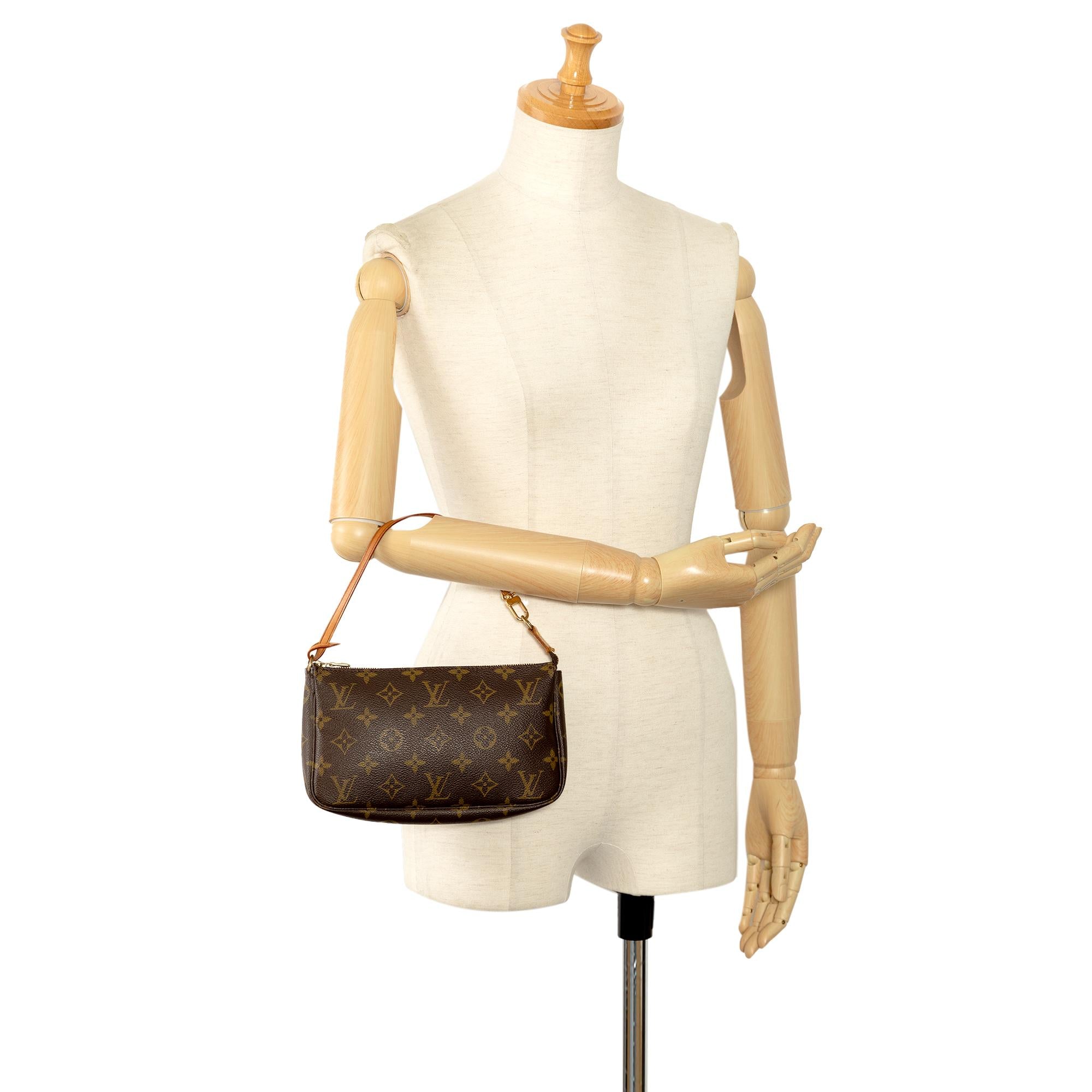 Louis Vuitton Monogram Pochette Accessoires (SHG-MFfD6a)