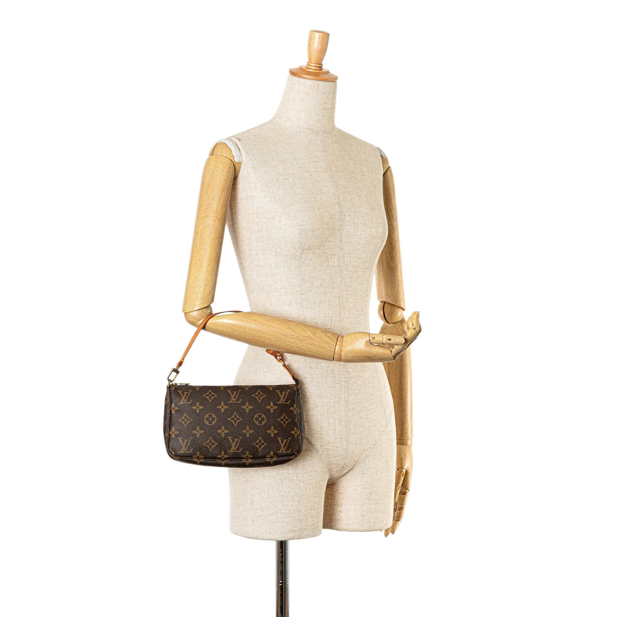 Louis Vuitton Monogram Pochette Accessoires (SHG-mdDRCl)