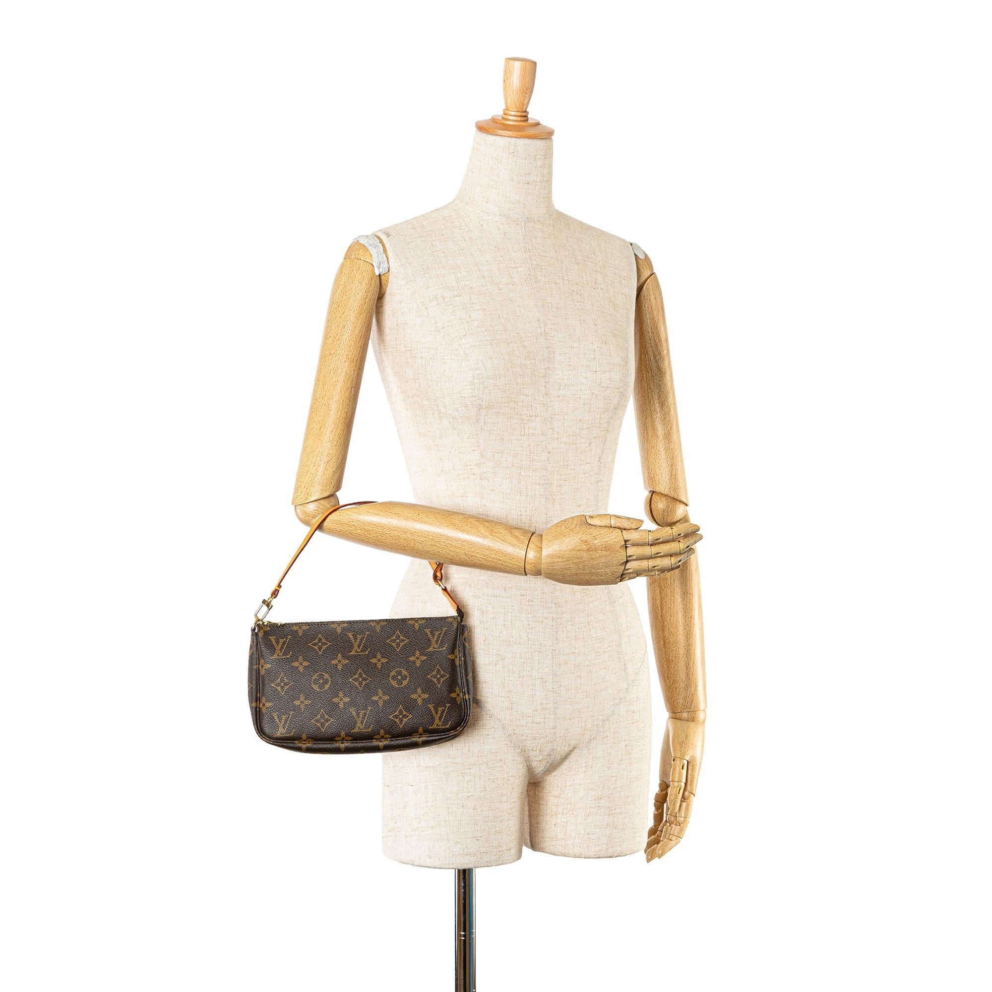 Louis Vuitton Monogram Pochette Accessoires (SHG-awtMyj)