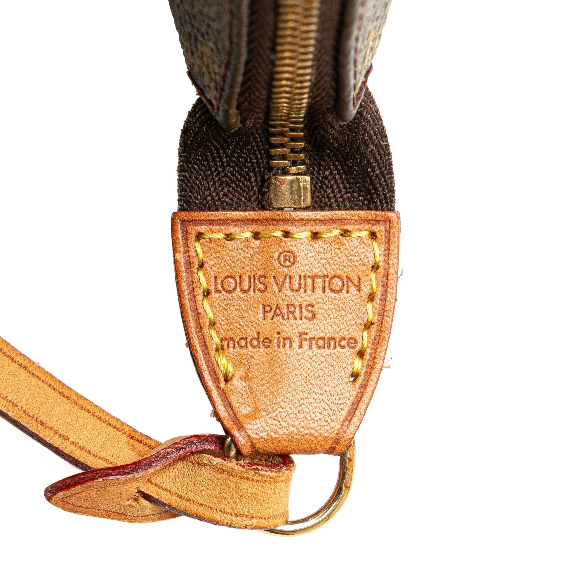 Louis Vuitton Monogram Pochette Accessoires (SHG-oC31Wh)