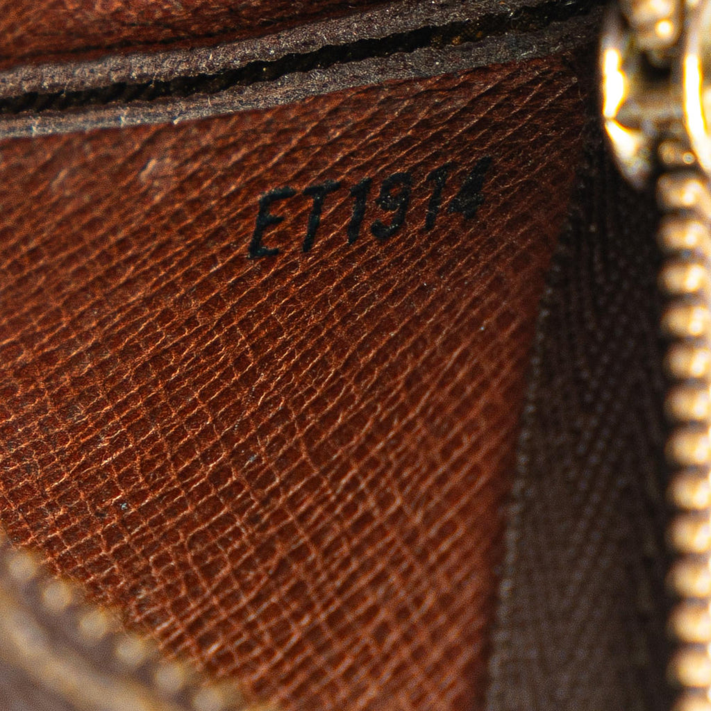 Louis Vuitton Monogram Pochette Cles (SHG-M10scg)