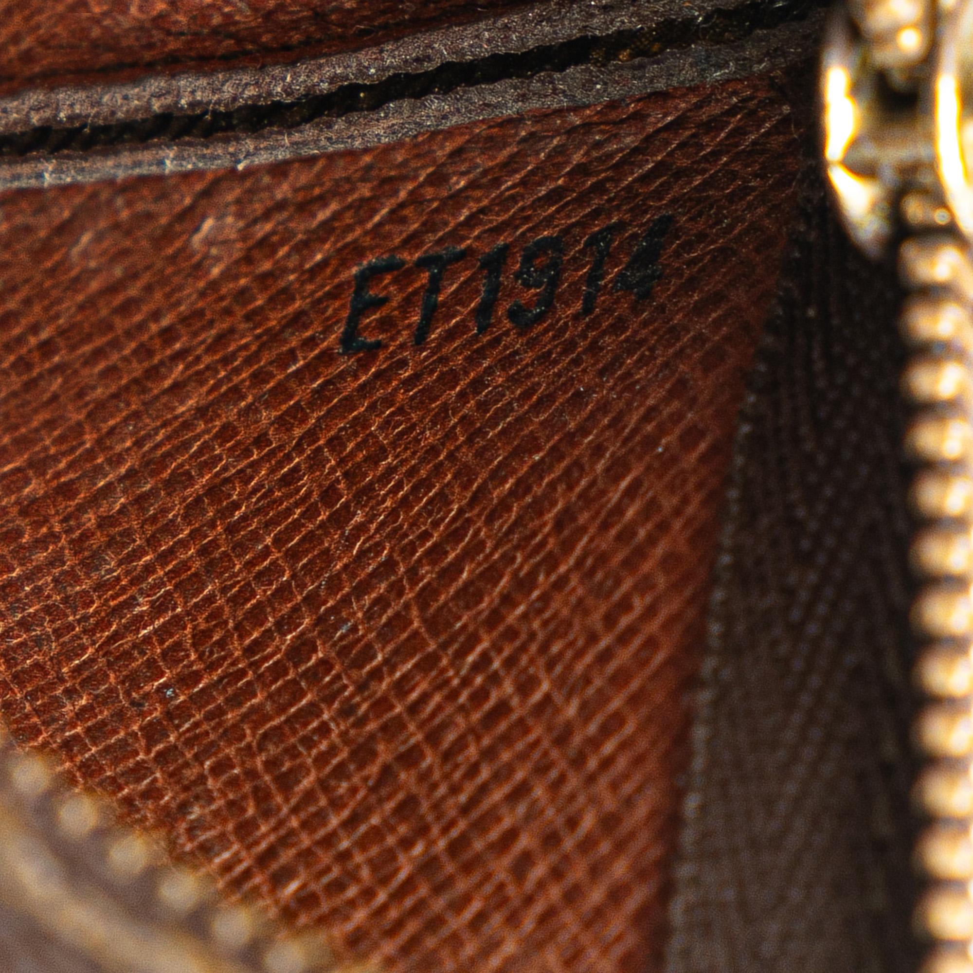 Louis Vuitton Monogram Pochette Cles (SHG-M10scg)