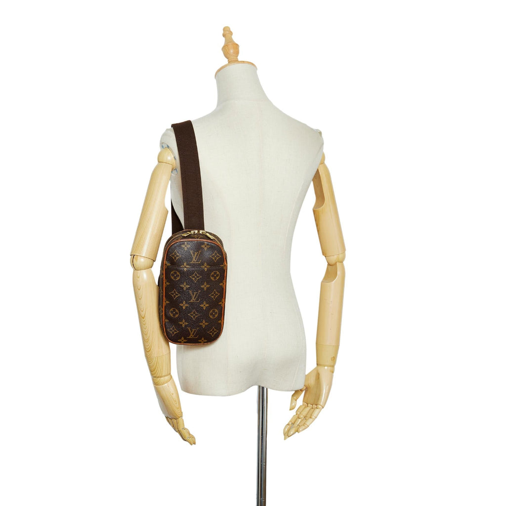 Louis Vuitton Monogram Pochette Gange (SHG-sWk38R)