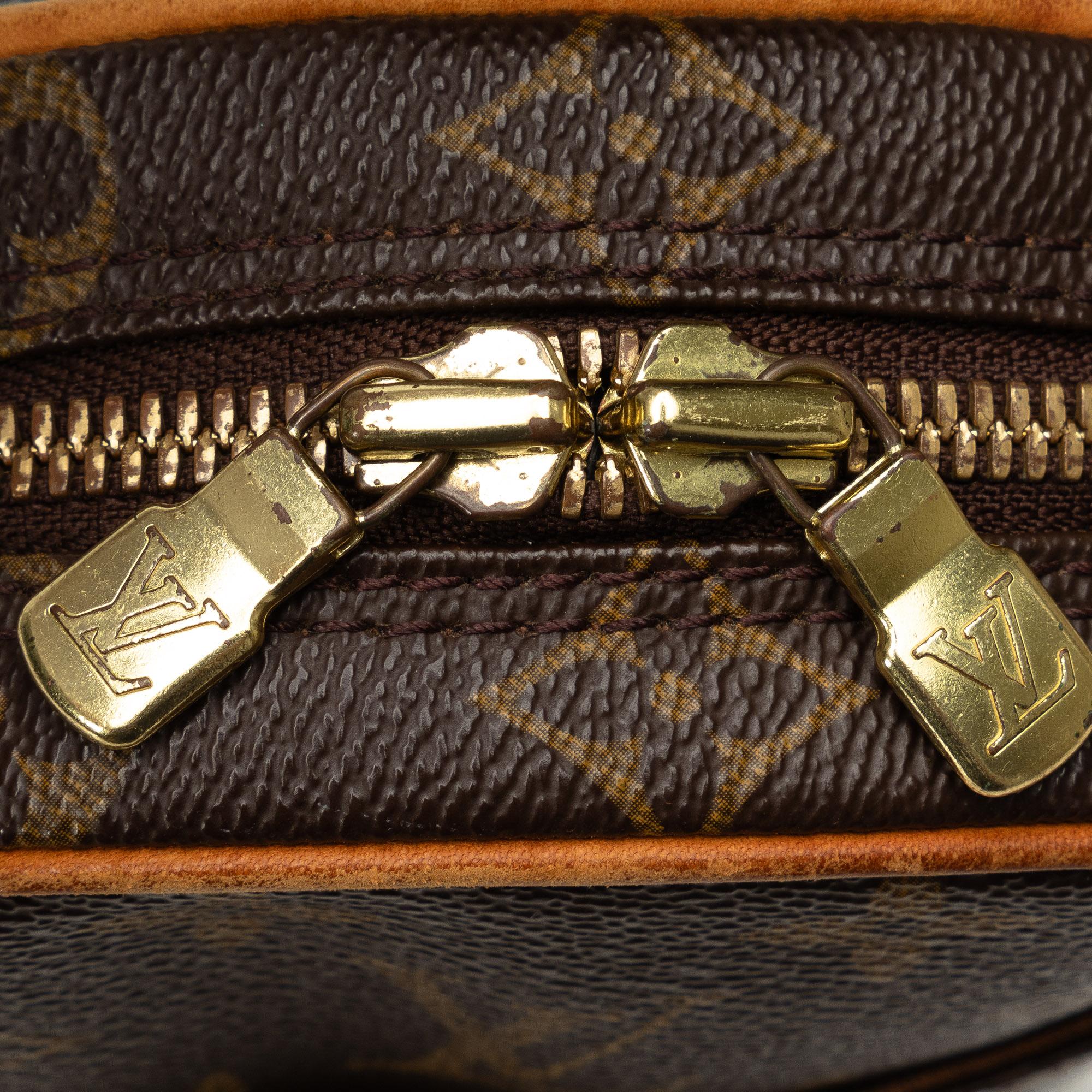 Louis Vuitton Monogram Pochette Gange (SHG-mzNu6y)