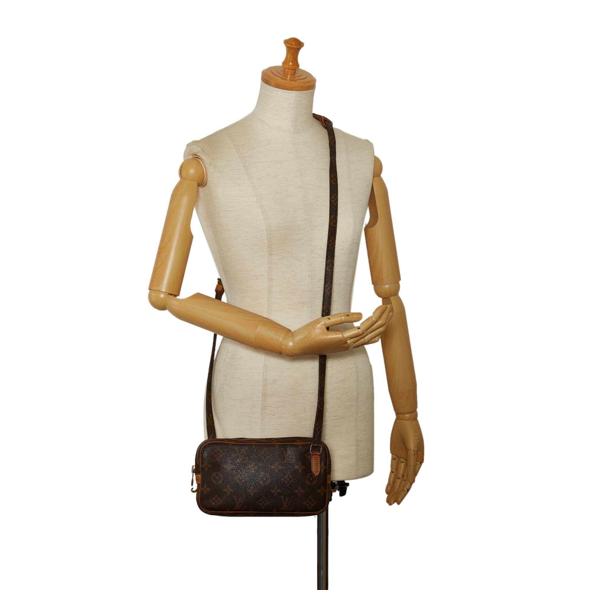 Louis Vuitton Monogram Pochette Marly Bandouliere (SHG-F4V91h)