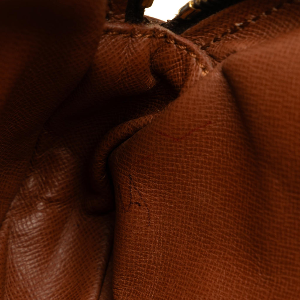 Louis Vuitton Monogram Pochette Marly Bandouliere (SHG-HCXRxe)