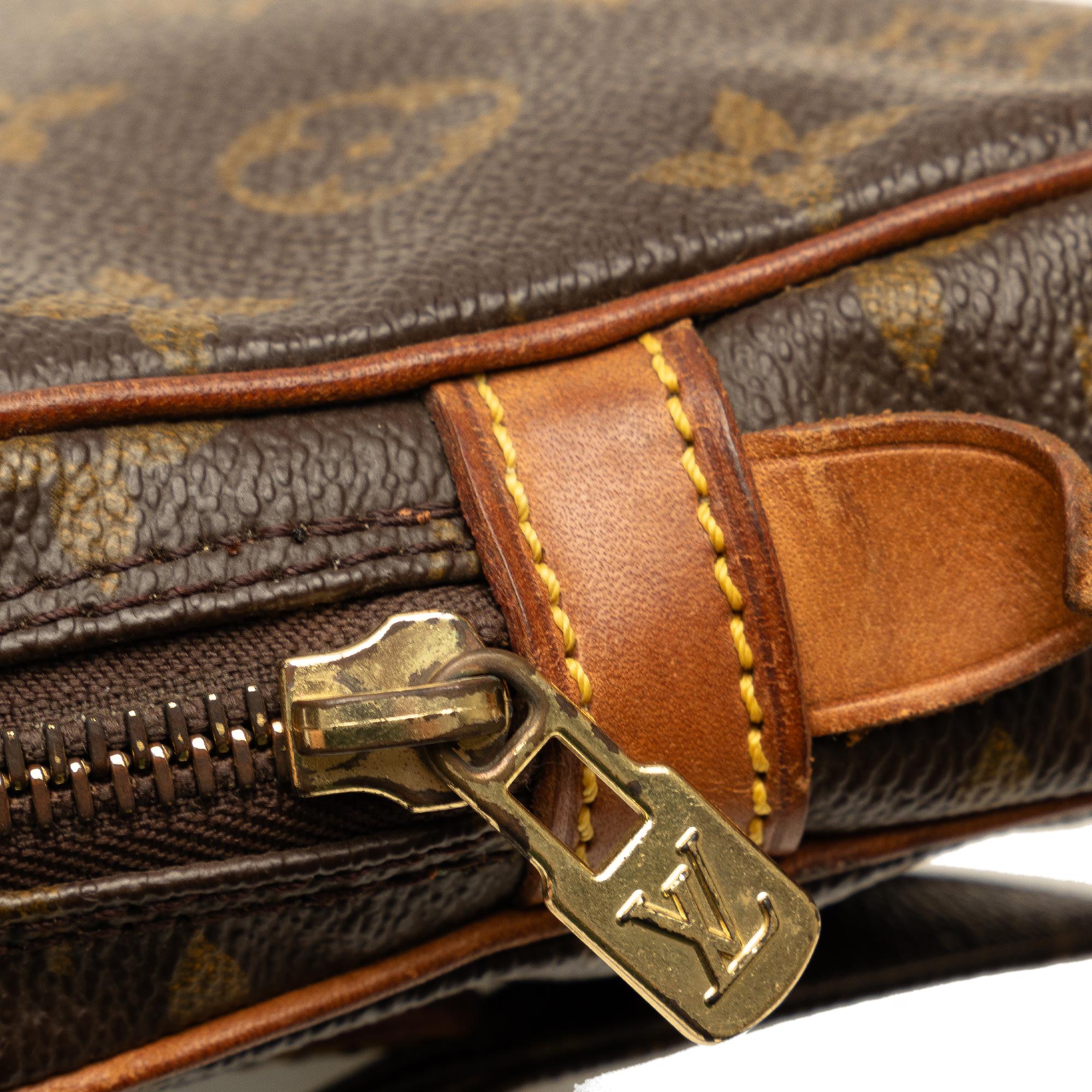 Louis Vuitton Monogram Pochette Marly Bandouliere (SHG-HCXRxe)
